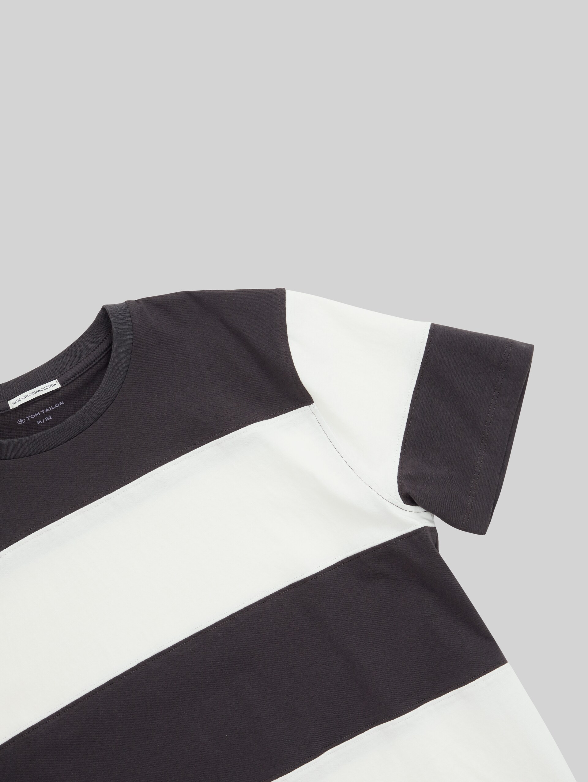 T-Shirt mit Bio-Baumwolle - coal grey - Detail-Model-Ansicht