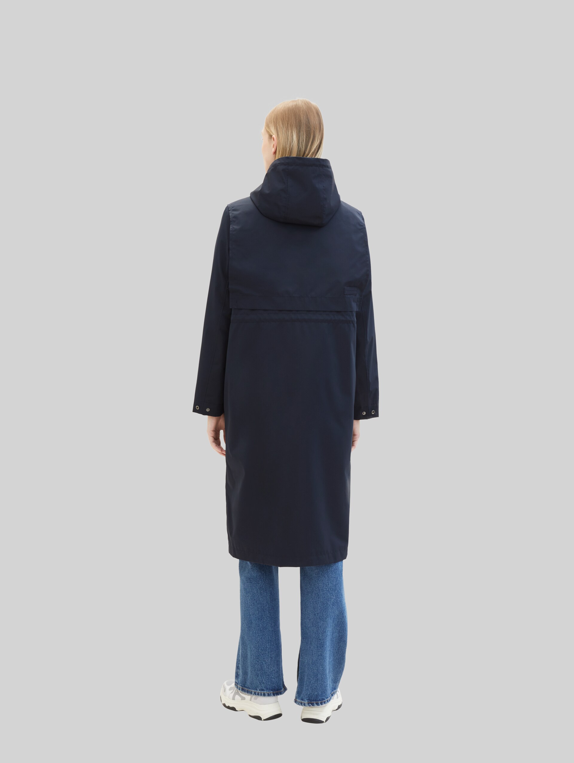 Regenmantel met gerecycled polyester - sky captain blue - Model-achteraanzicht