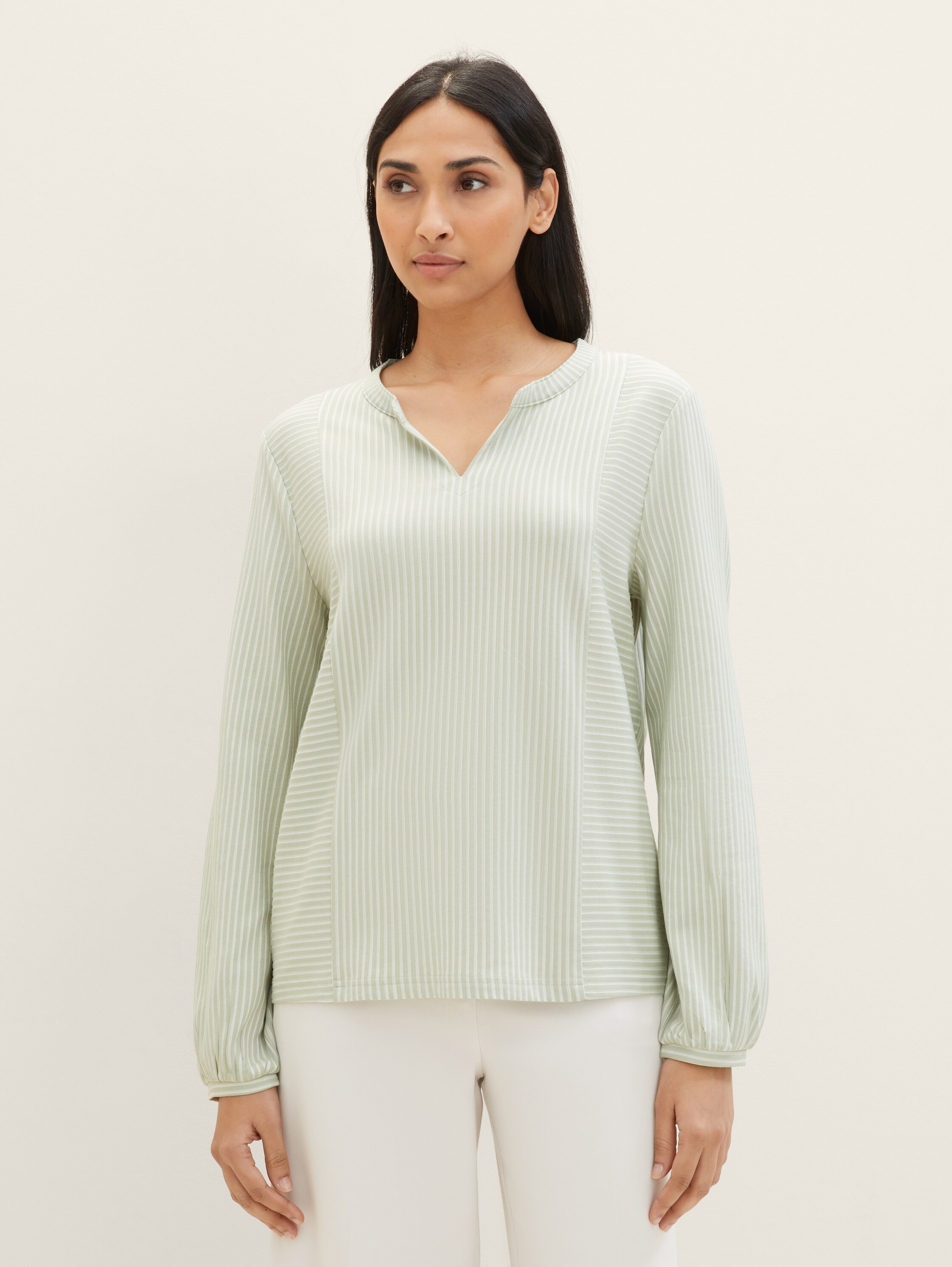 Bluse mit Streifenmuster - desert green white thin stripe - Ausschnitt Model-Vorderansicht