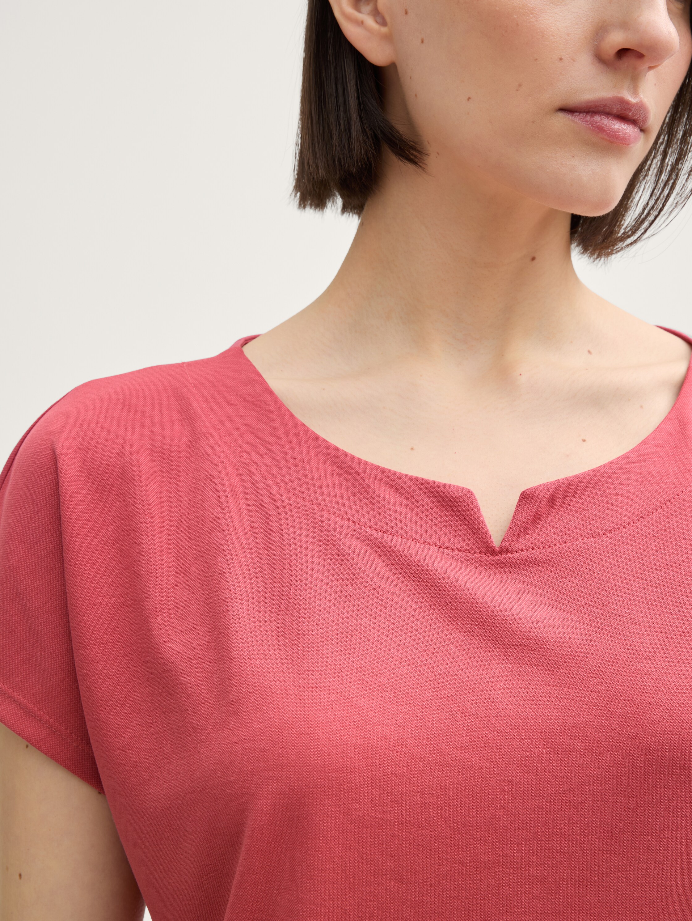 T-Shirt aus Materialmix - berry_red - 