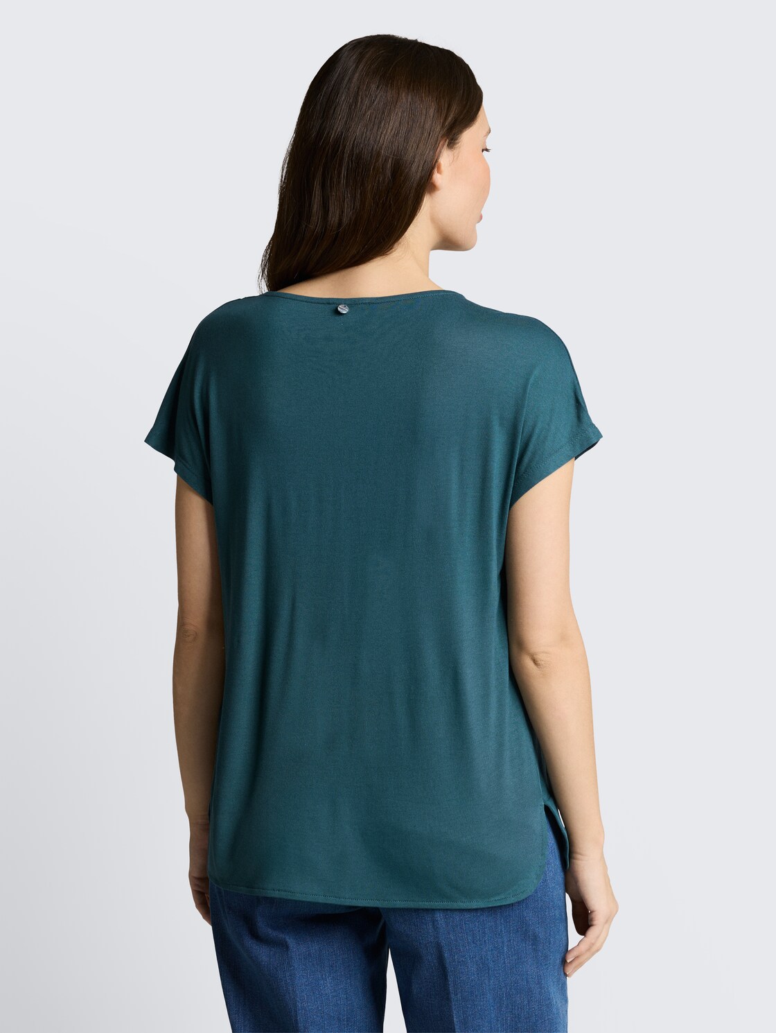 T-Shirt aus Materialmix - Deep Meadow Green - Auschnitt Model-Rückansicht