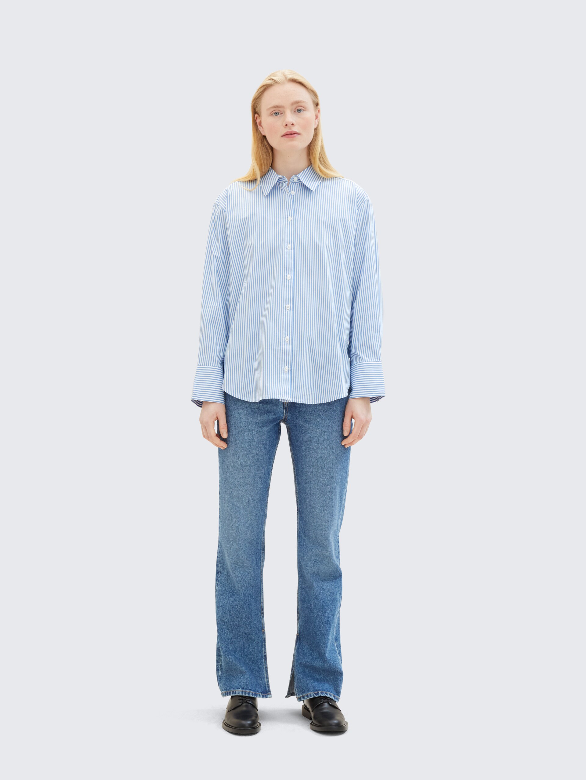 Loose Fit Hemd mit Streifen - blue white strripe - Model-Vorderansicht