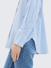 Loose Fit Hemd mit Streifen - blue white strripe - Detail-Model-Ansicht
