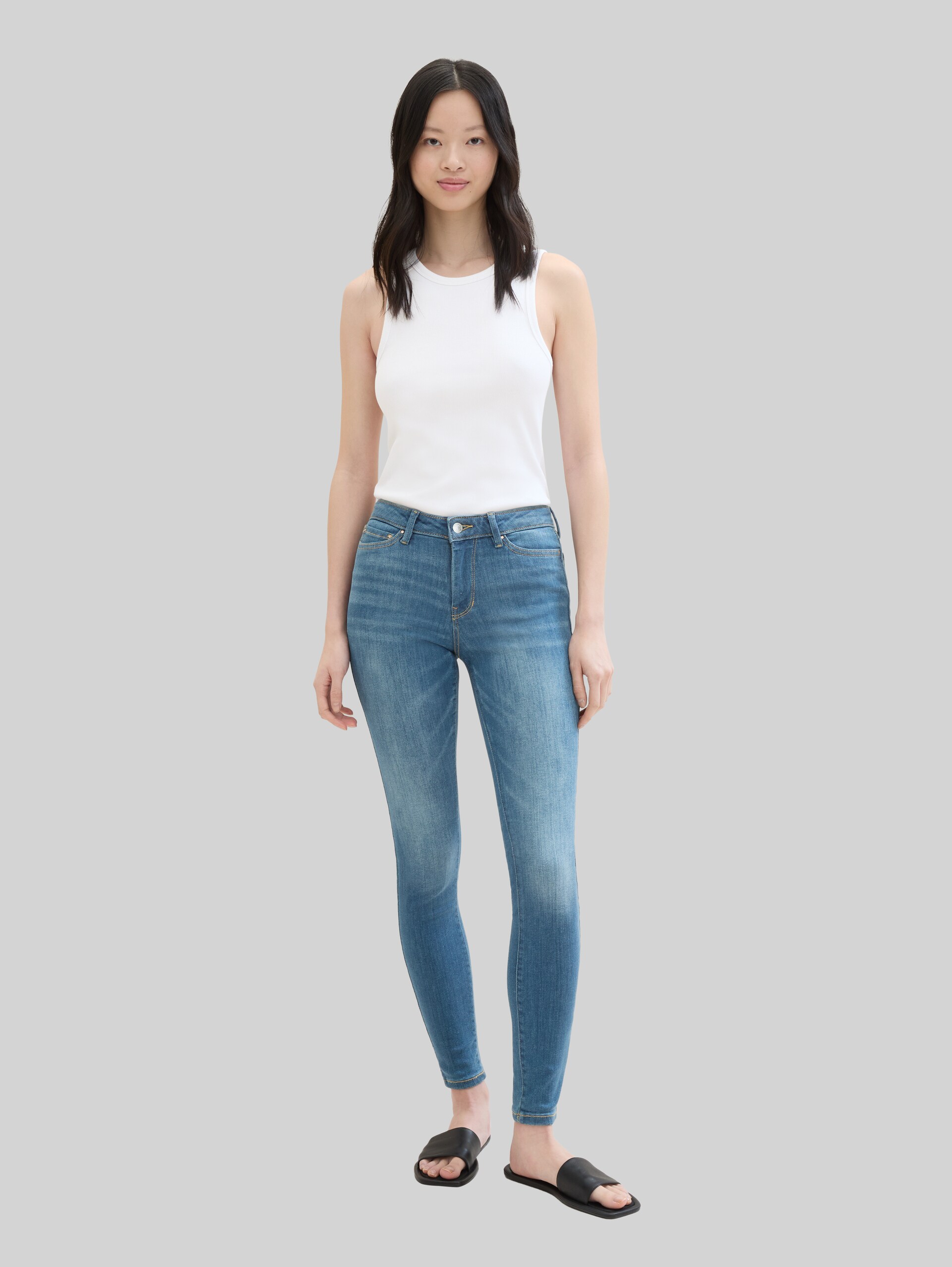 3 Sizes in 1 - TTNELA Jeans Extra Skinny - Used Light Stone Blue Denim - Vue de face du modèle