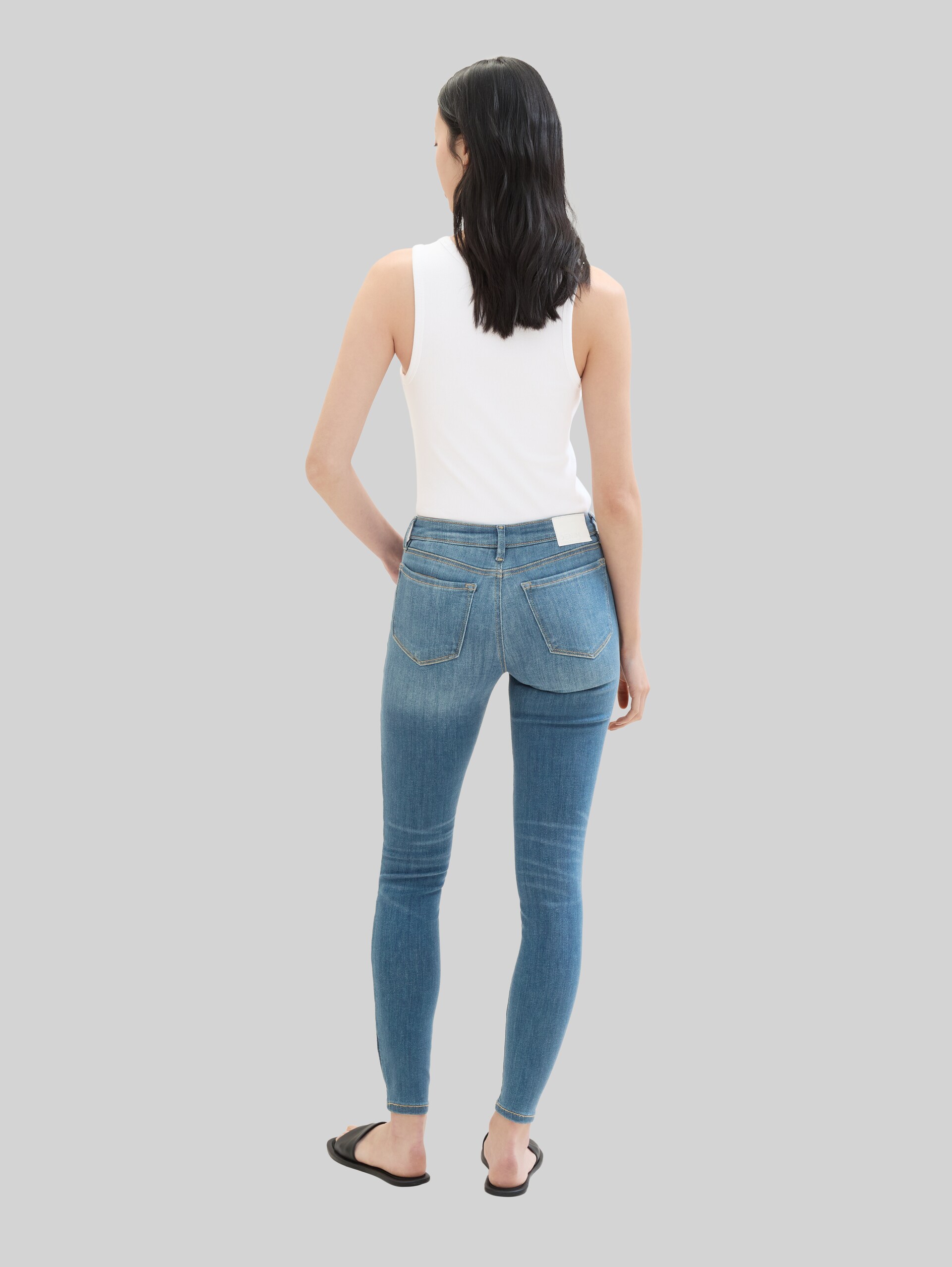 3 Sizes in 1 - TTNELA Jeans Extra Skinny - Used Light Stone Blue Denim - Découpe Vue arrière du modèle