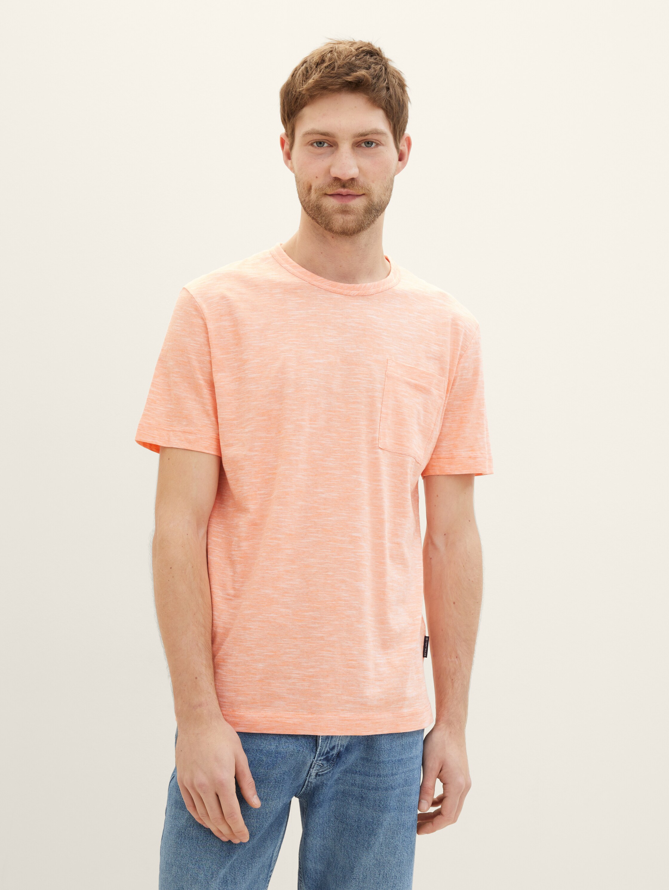T-Shirt in Melange Optik - melon orange finestripe - Ausschnitt Model-Vorderansicht