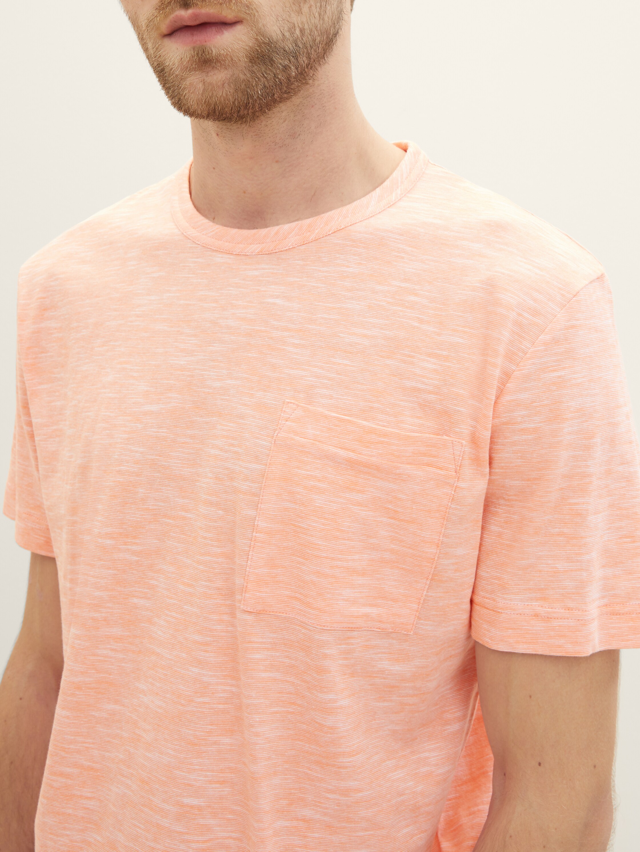 T-Shirt in Melange Optik - melon orange finestripe - Detail-Model-Ansicht