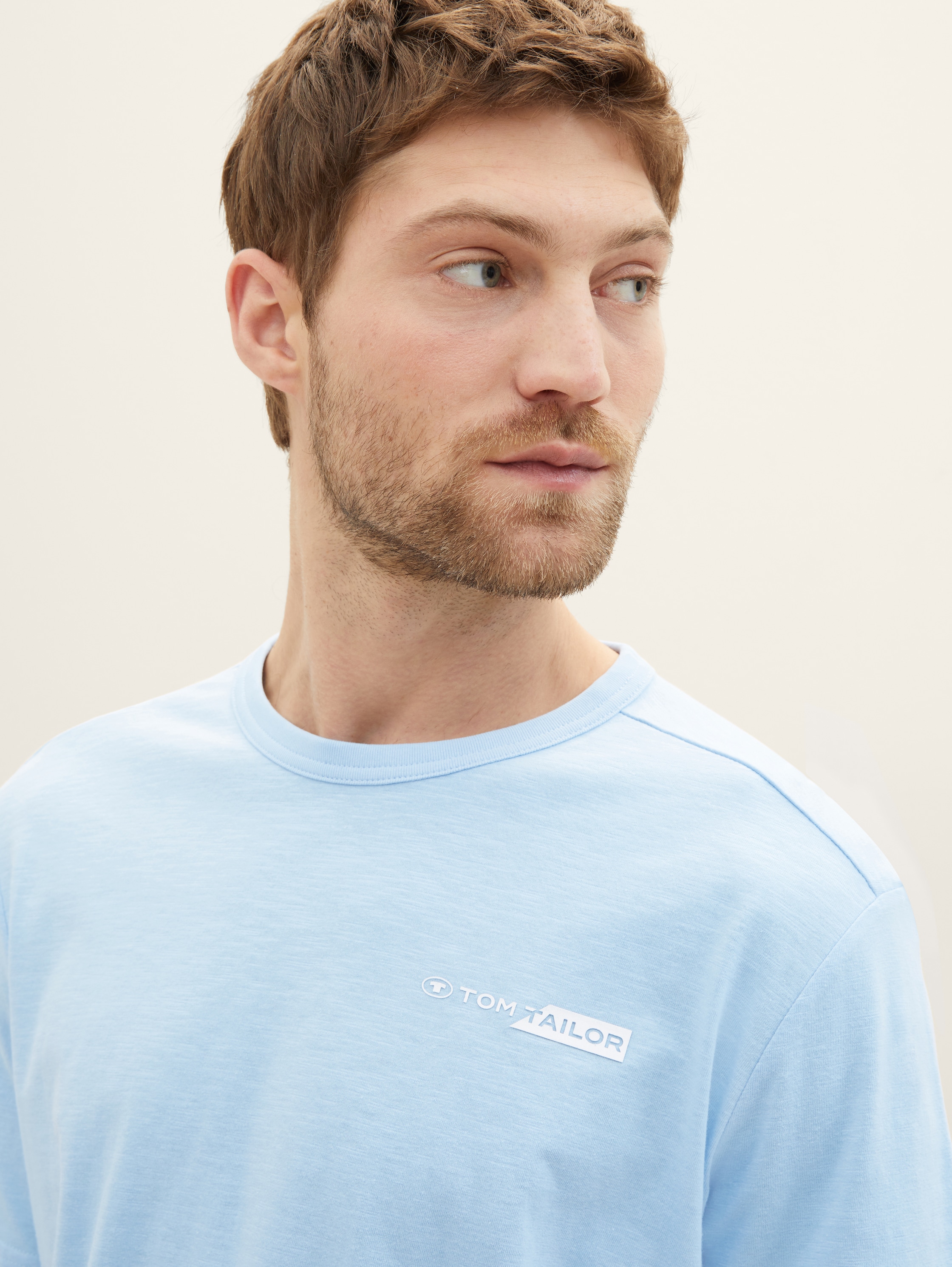 T-shirt met logoprint - washed out middle blue - Detailaanzicht model