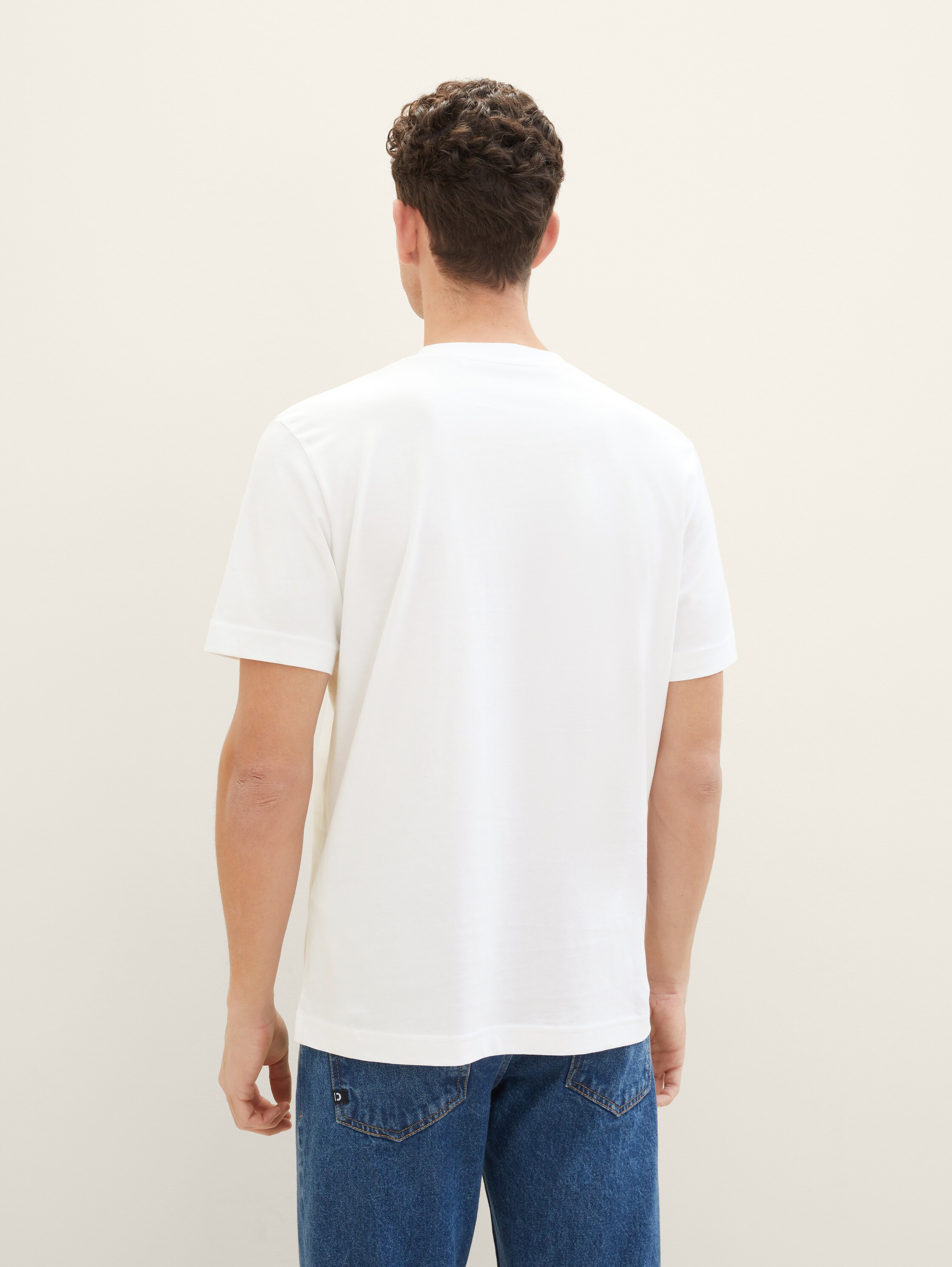 T-Shirt mit Print - White - Auschnitt Model-Rückansicht