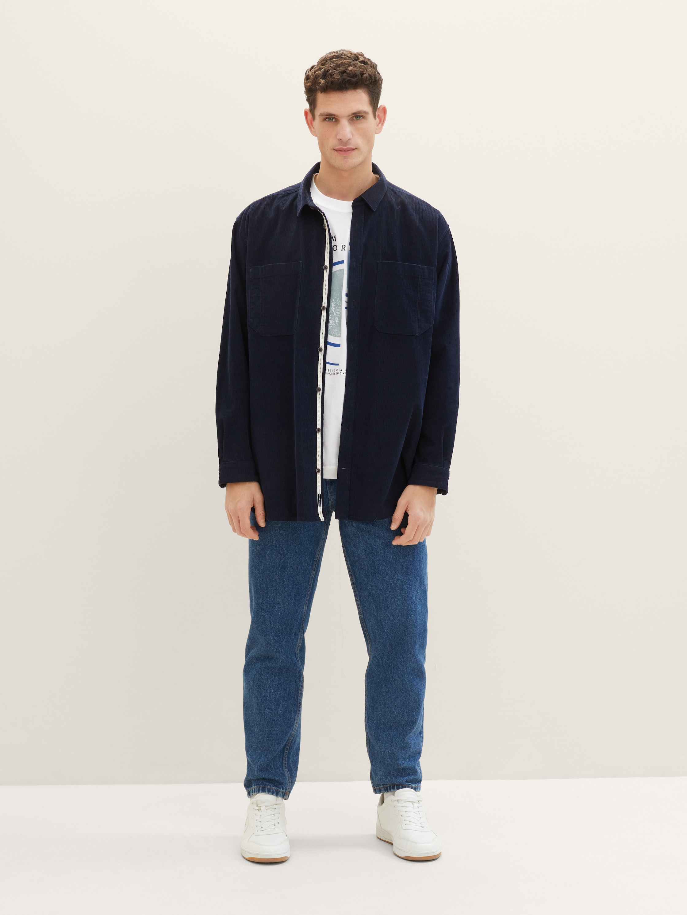 T-Shirt mit Print - White - Model-Vorderansicht