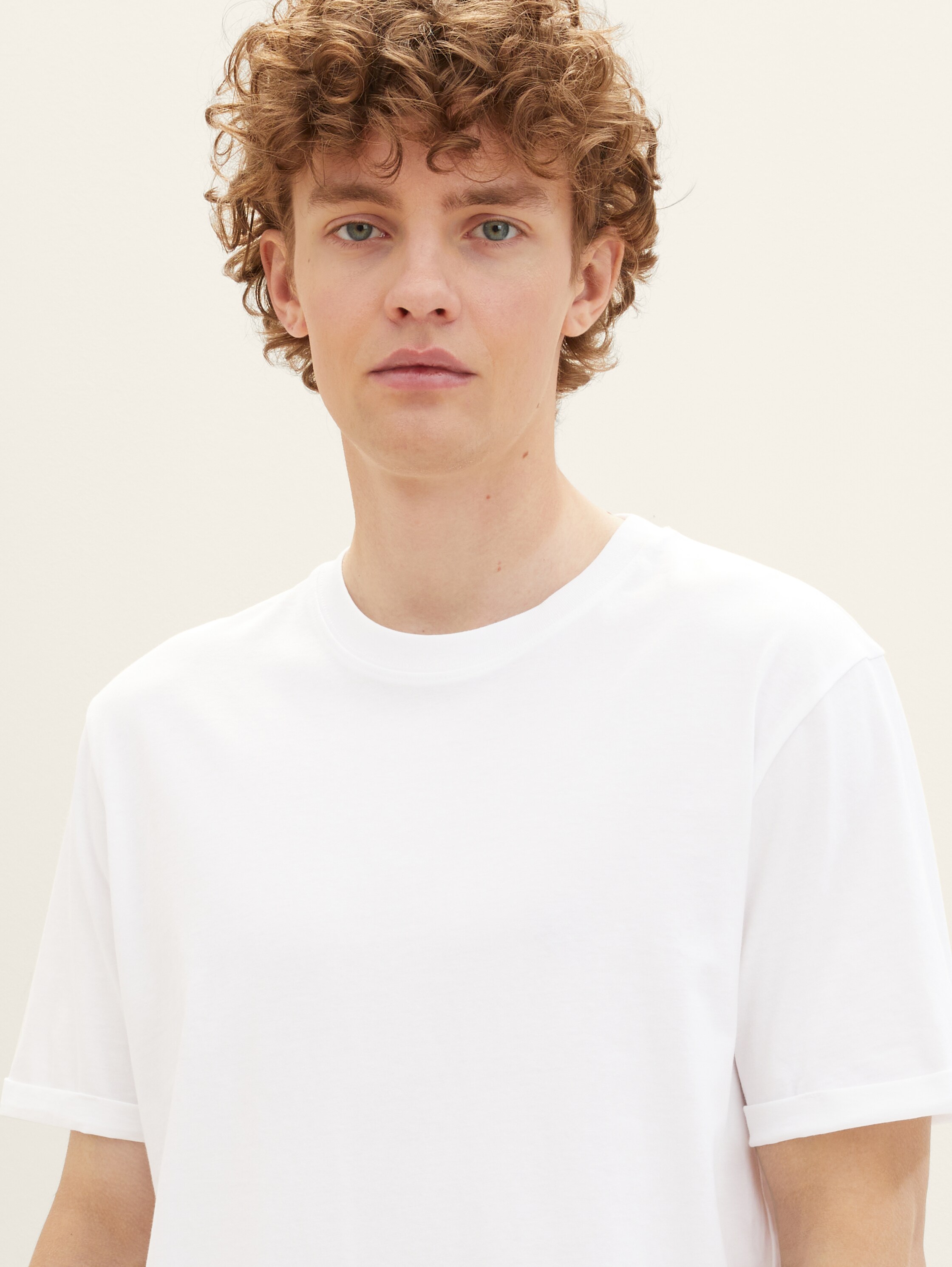 Basic T-Shirt - White - Detail-Model-Ansicht