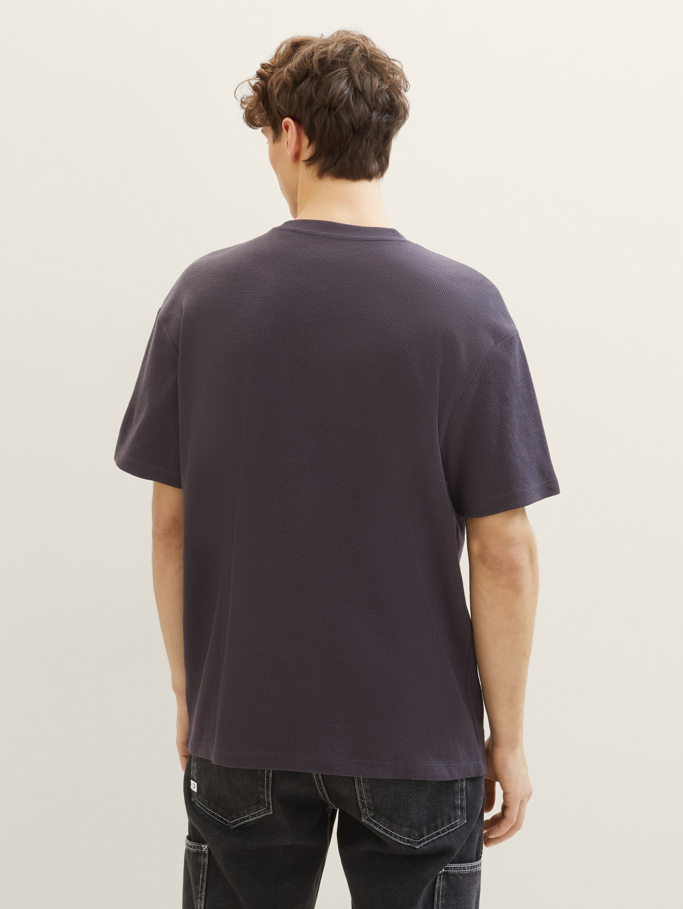 T-shirt met wafelstructuur - coal grey - Neklijn model-achteraanzicht