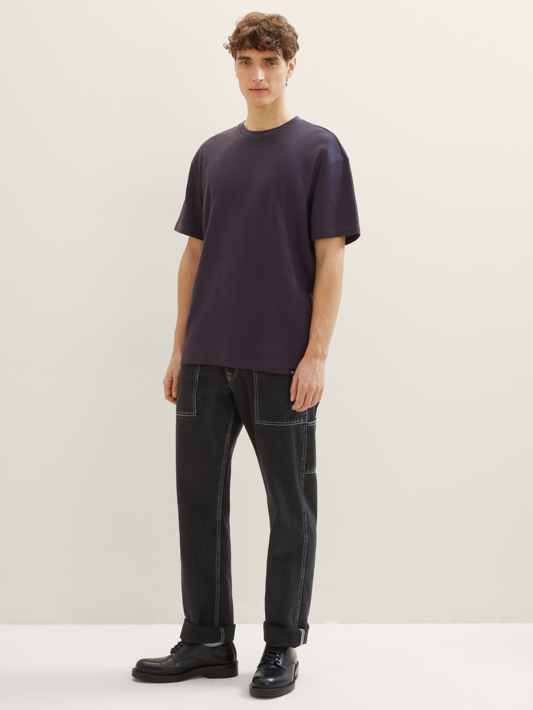 T-shirt met wafelstructuur - coal grey - Model vooraanzicht