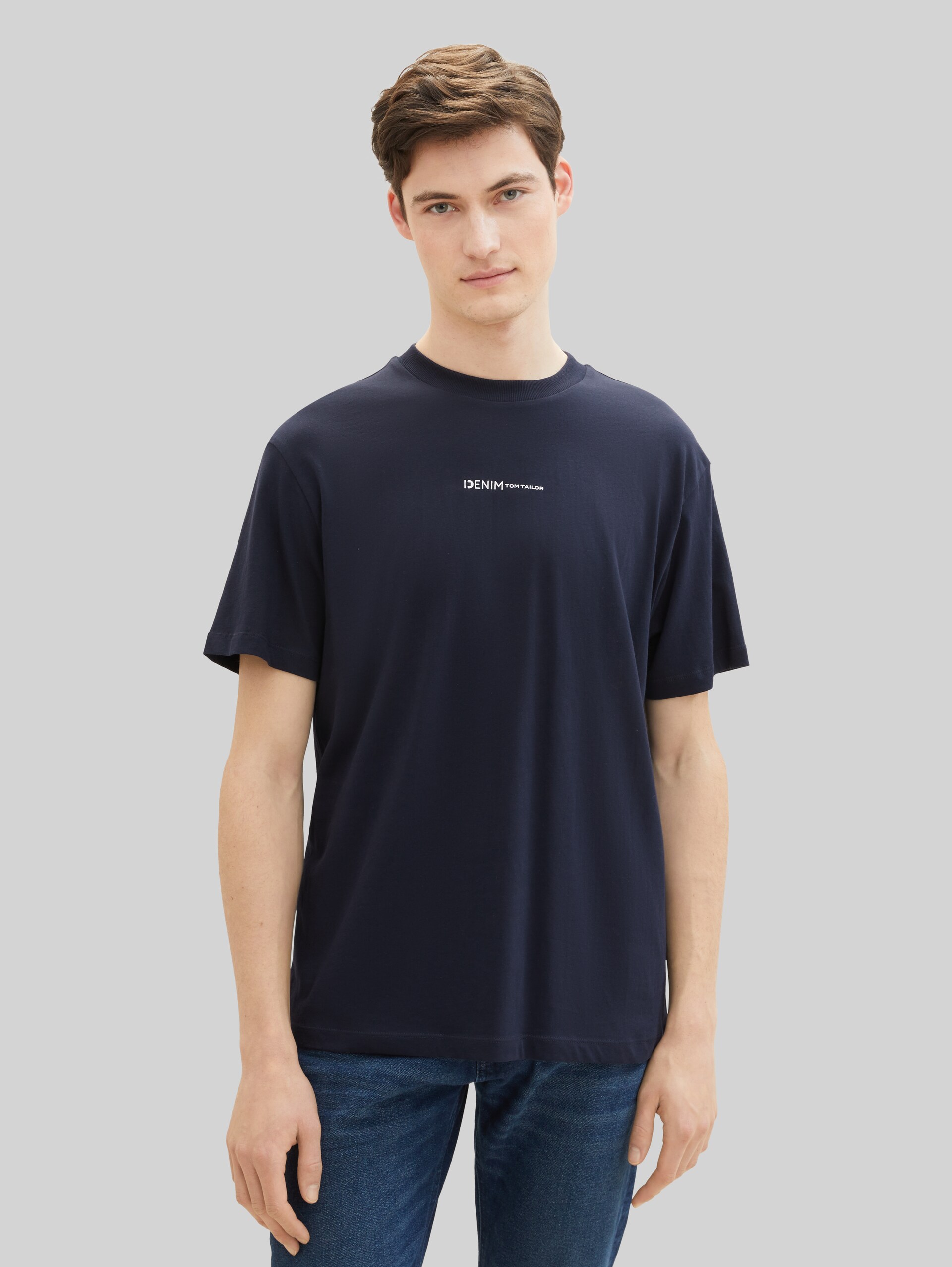 T-shirt comportant du coton bio - sky captain blue - Découpe Vue de face du modèle