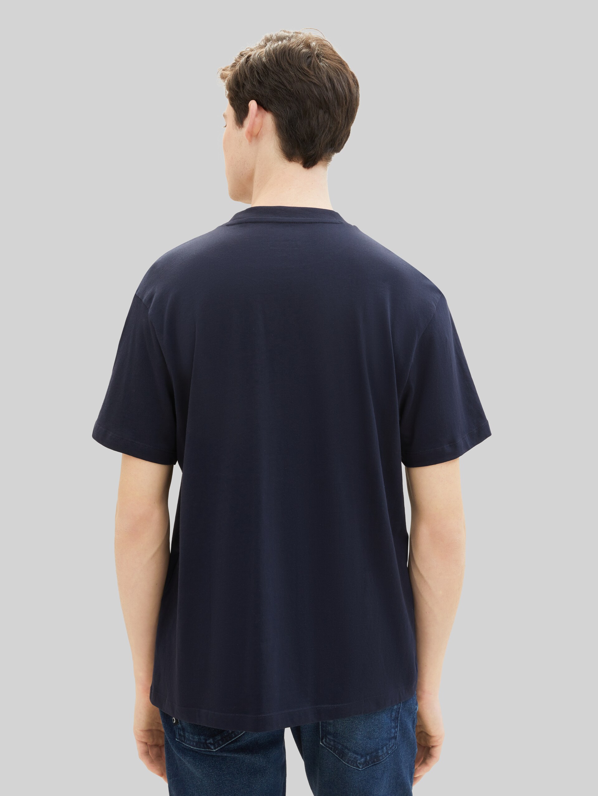 T-shirt comportant du coton bio - sky captain blue - Découpe Vue arrière du modèle