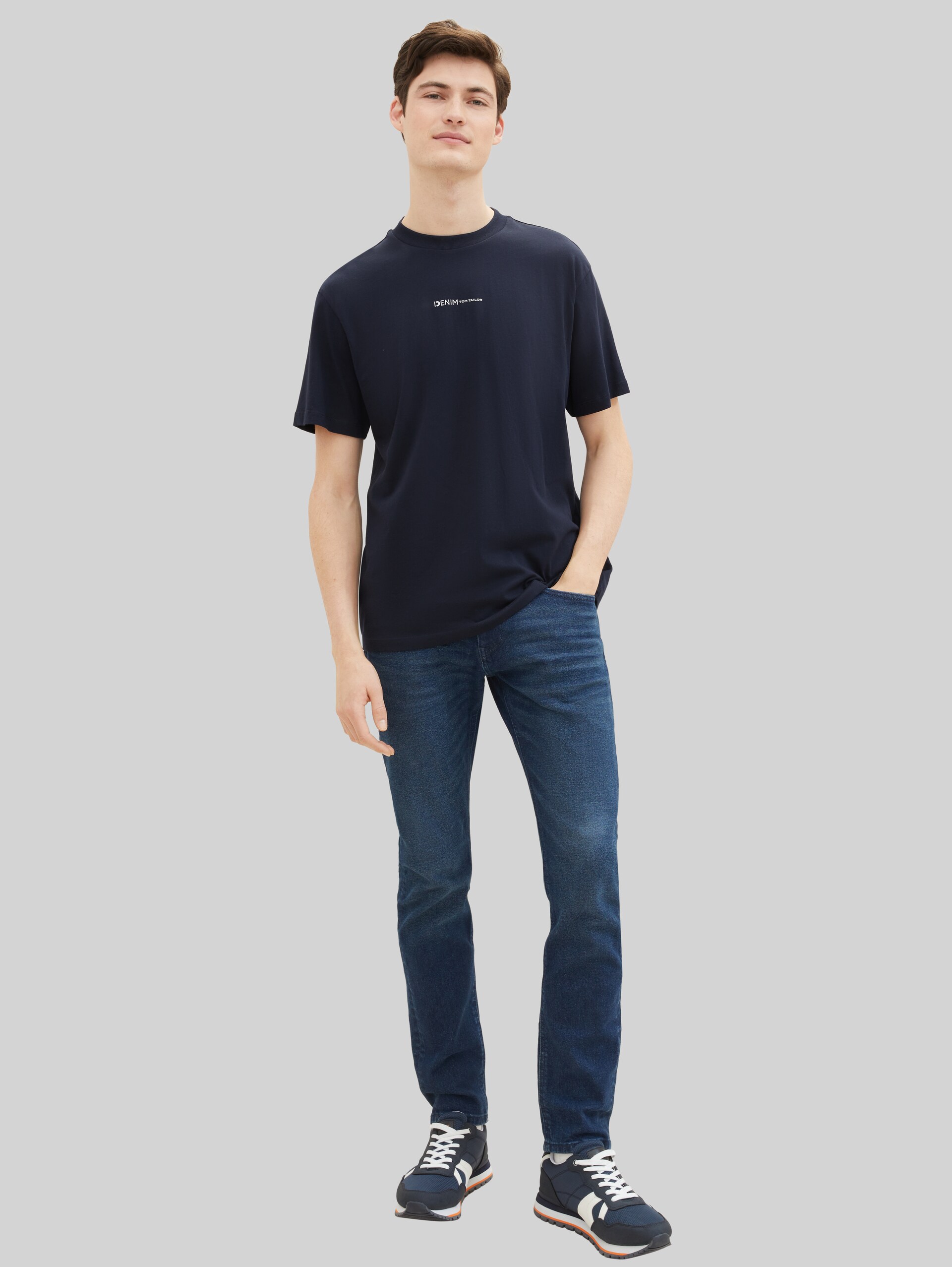 T-shirt comportant du coton bio - sky captain blue - Vue de face du modèle