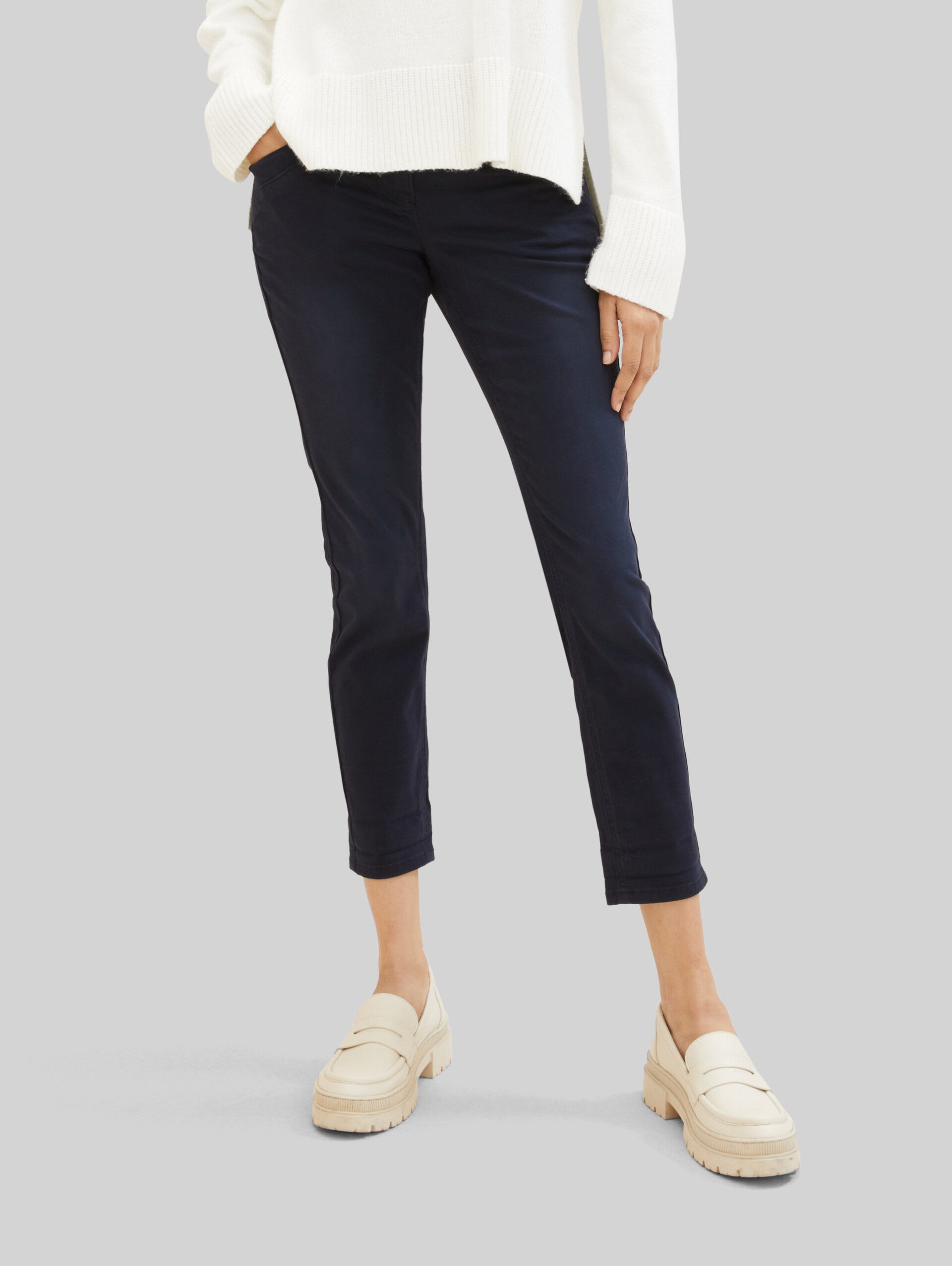 Tapered relaxed trousers - sky captain blue - Neckline model front view