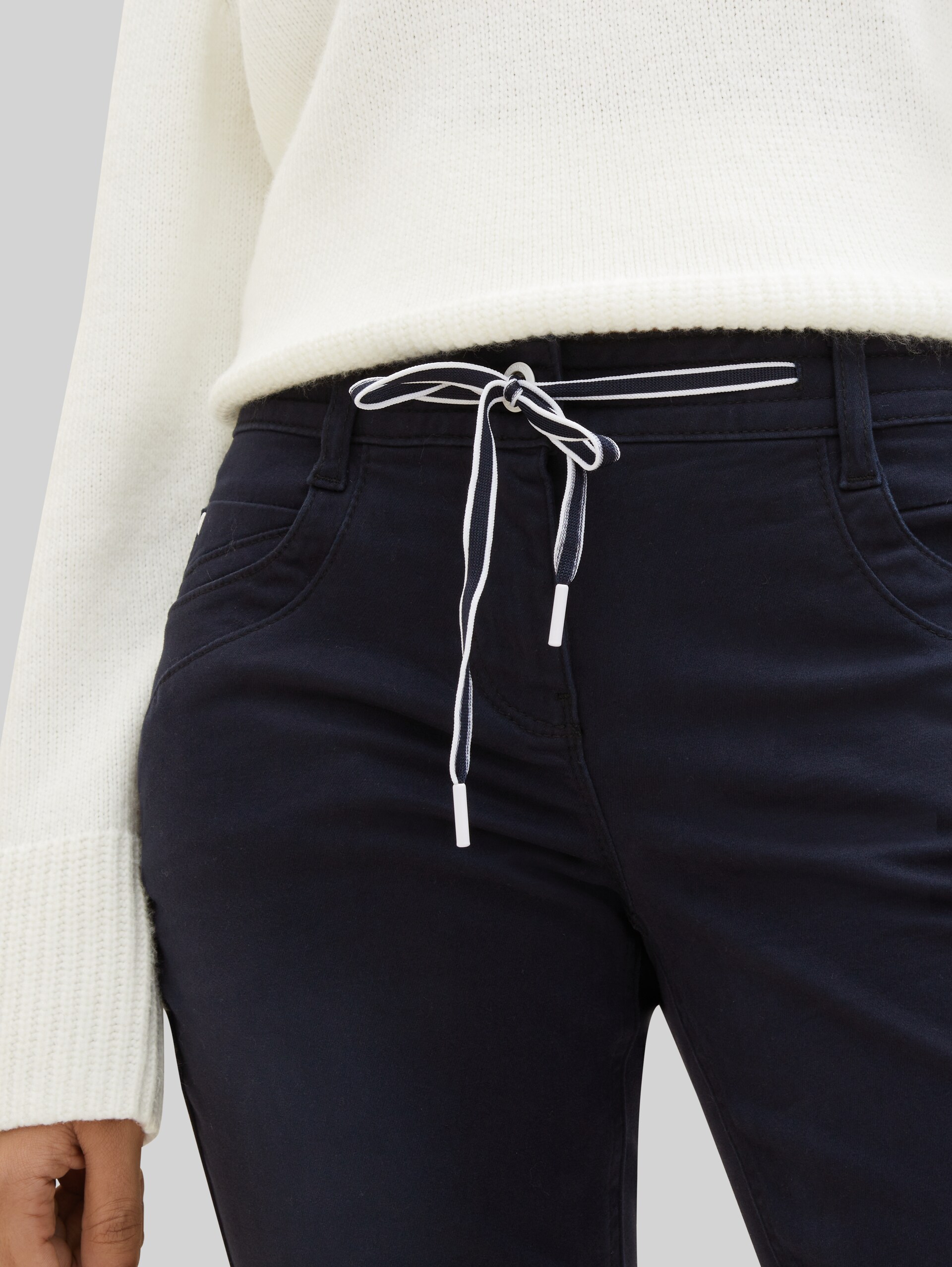 Tapered relaxed trousers - sky captain blue - Detail model view