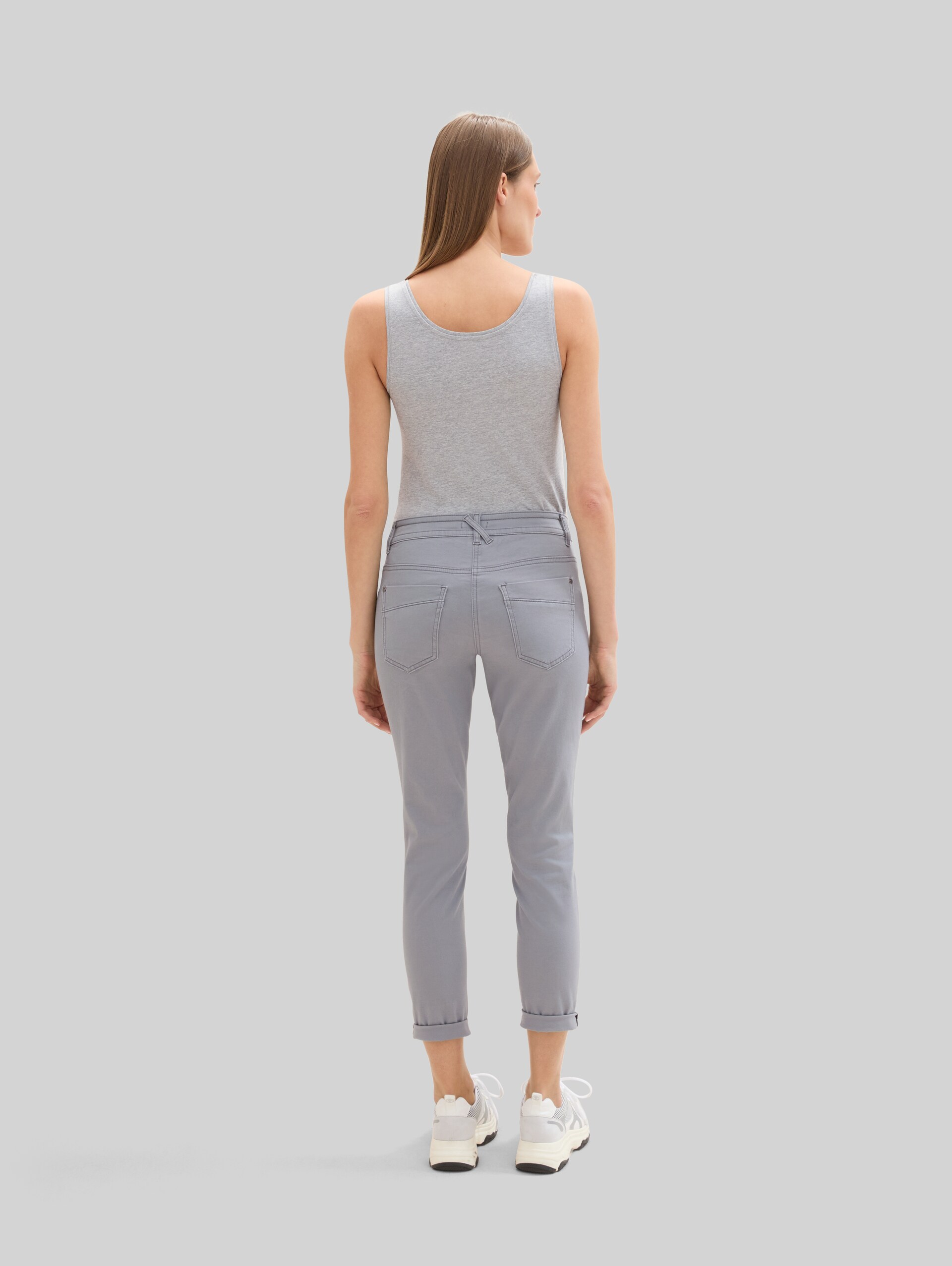 Tapered relaxed trousers - Explicit Grey - Neckline model-back view