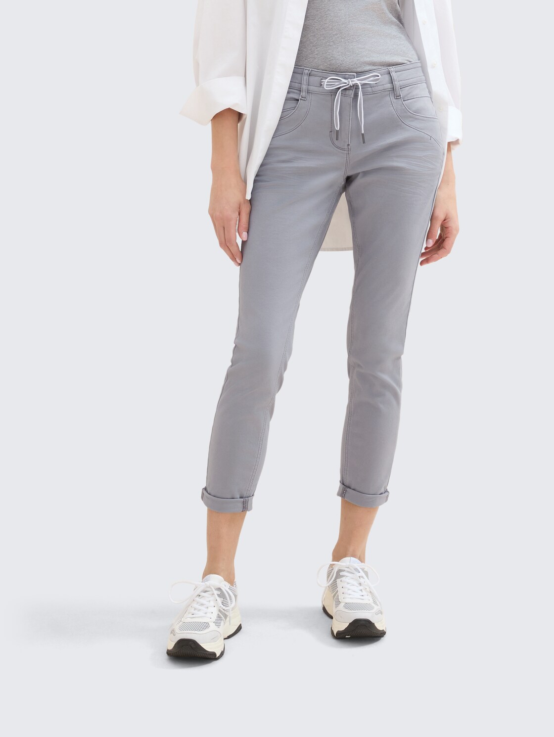 Tapered Relaxed Hose - Explicit Grey - Ausschnitt Model-Vorderansicht