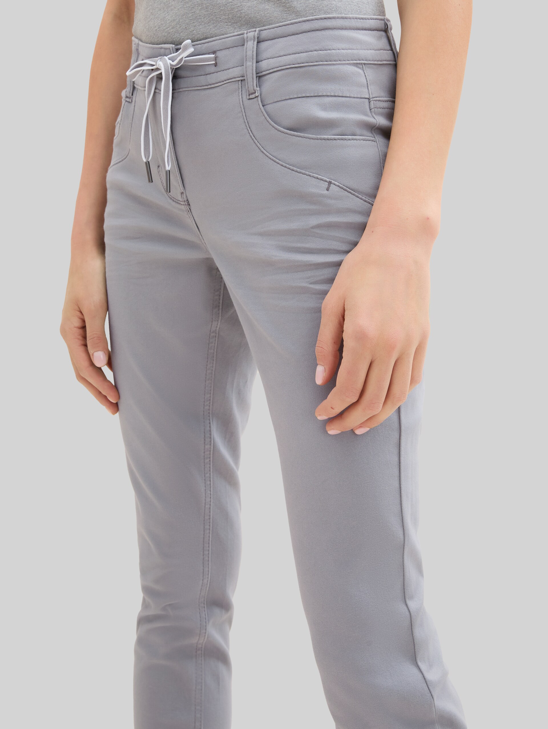Tapered relaxed trousers - Explicit Grey - Detail model view