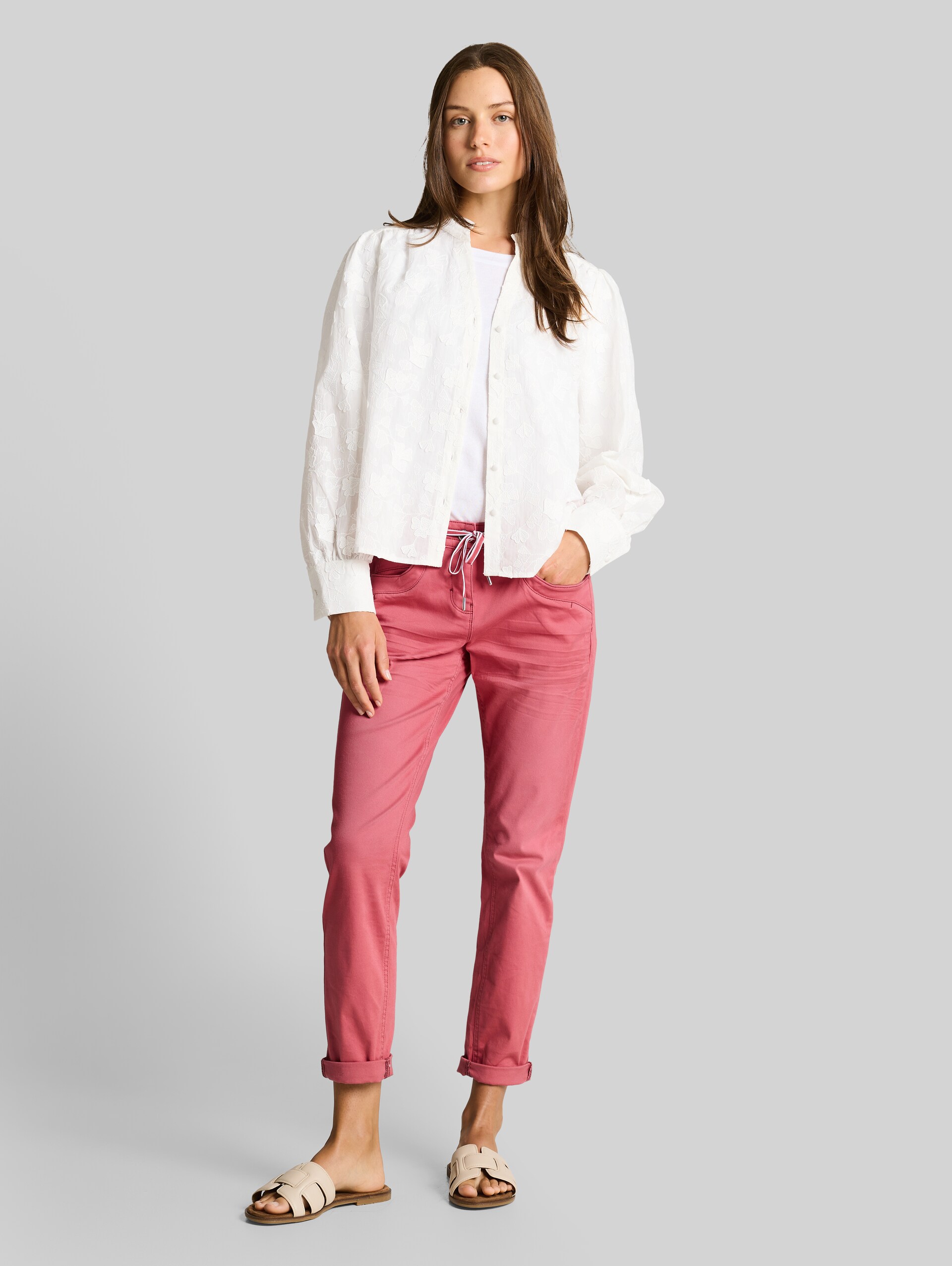 Tapered relaxed broek - cozy pink - Model vooraanzicht