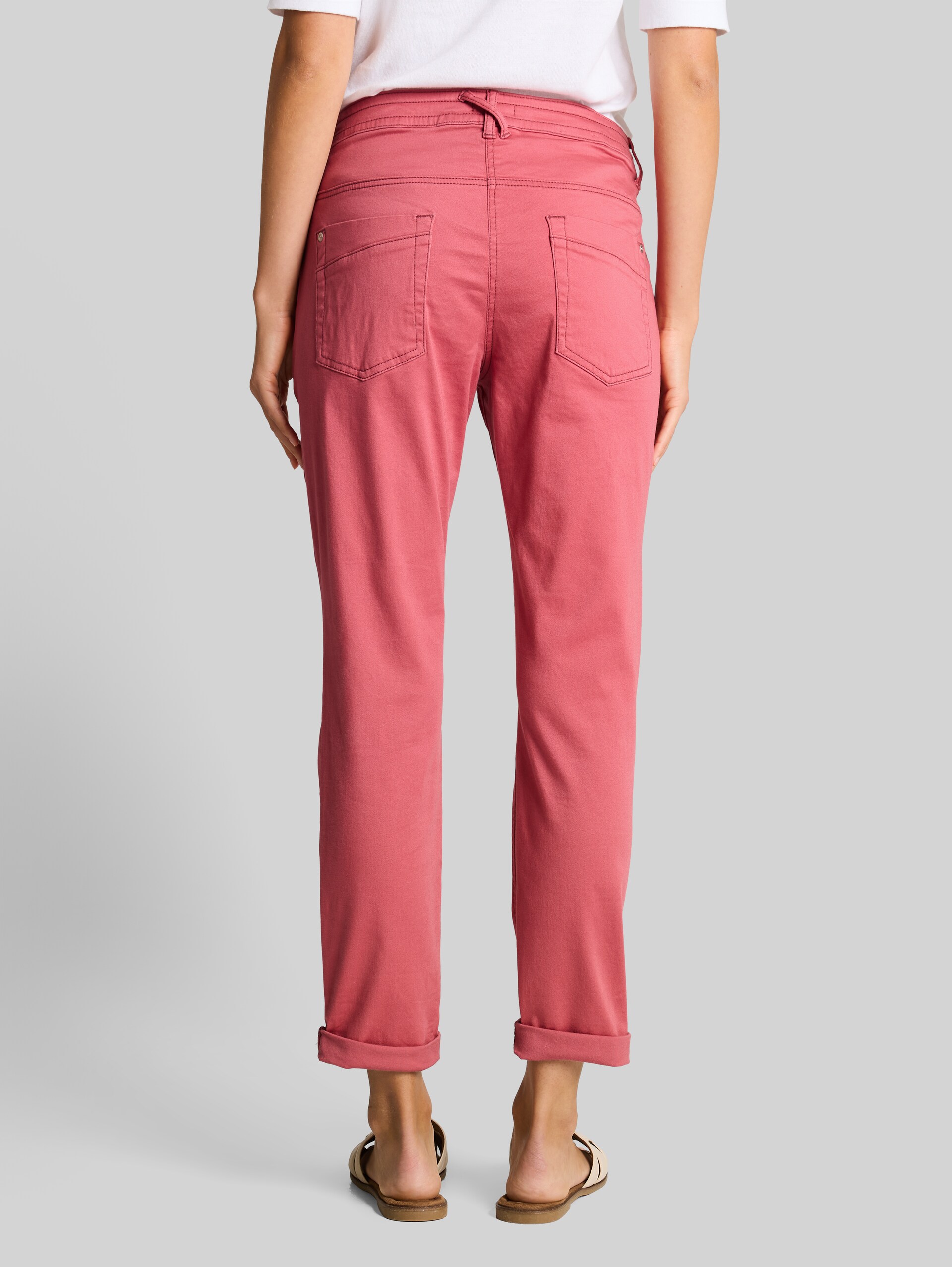 Tapered relaxed broek - cozy pink - Neklijn model-achteraanzicht