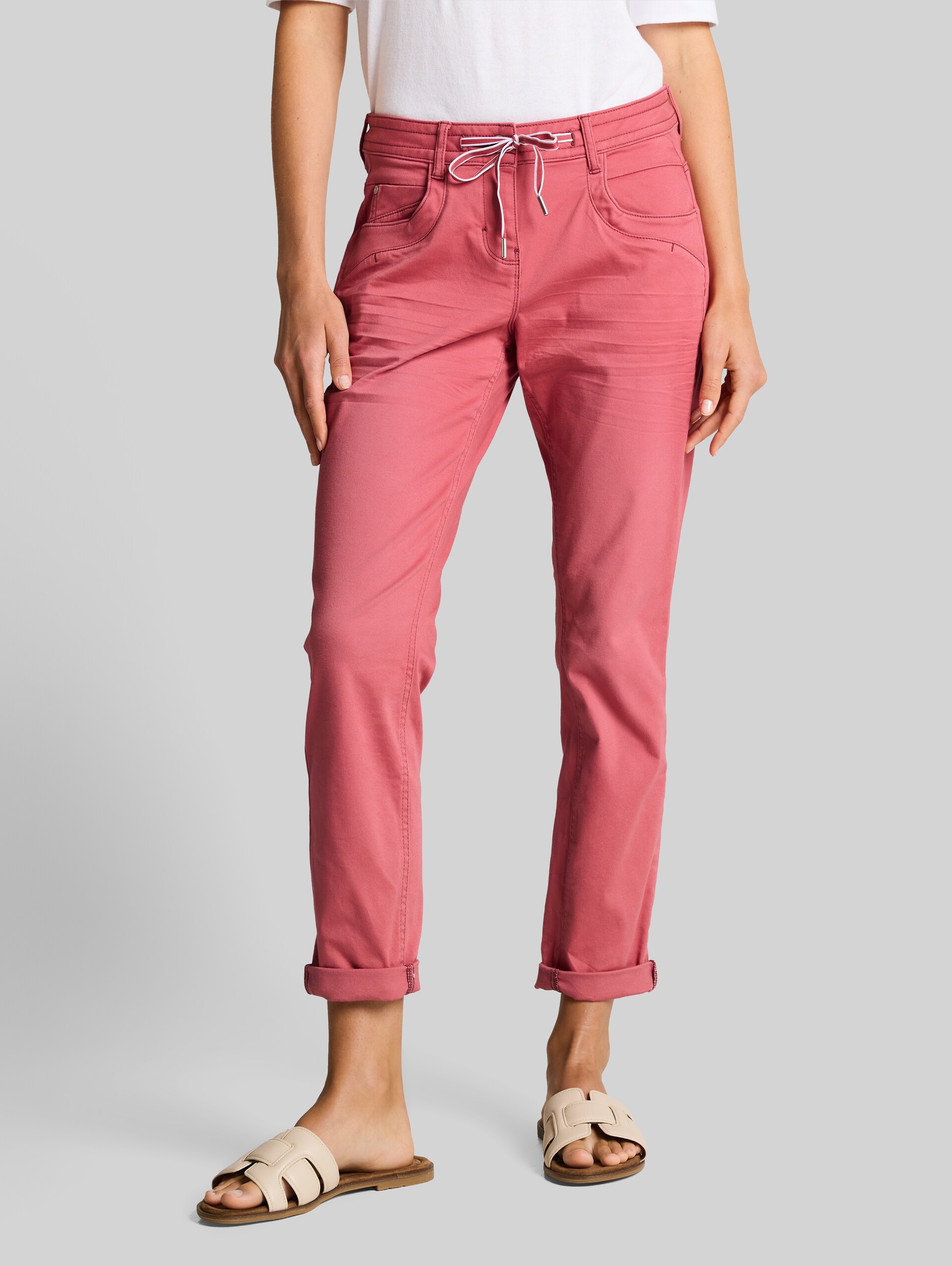Tapered relaxed broek - cozy pink - Nek model vooraanzicht
