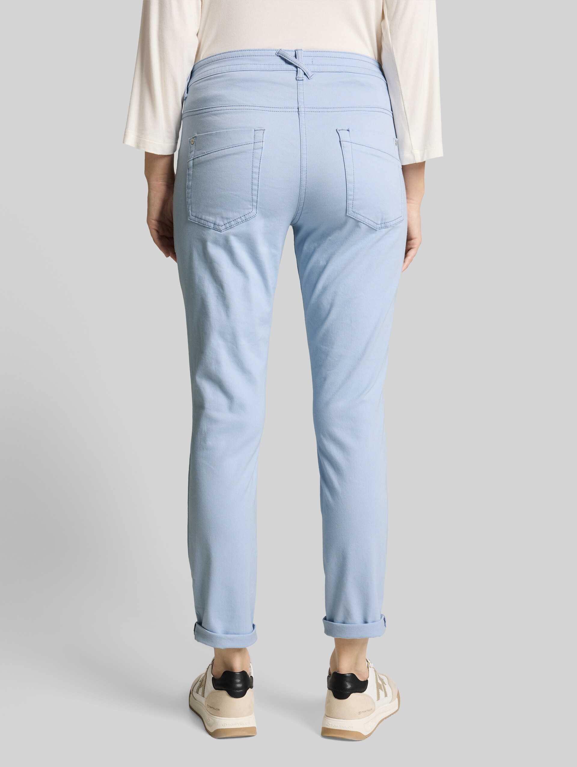 Tapered relaxed trousers - Kentucky Blue - Neckline model-back view