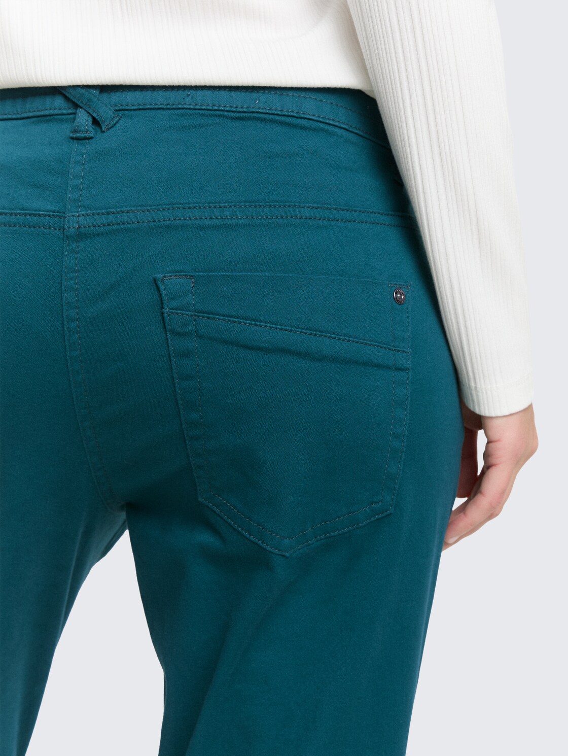 Tapered Relaxed Hose - Deep Meadow Green - Detail-Model-Ansicht