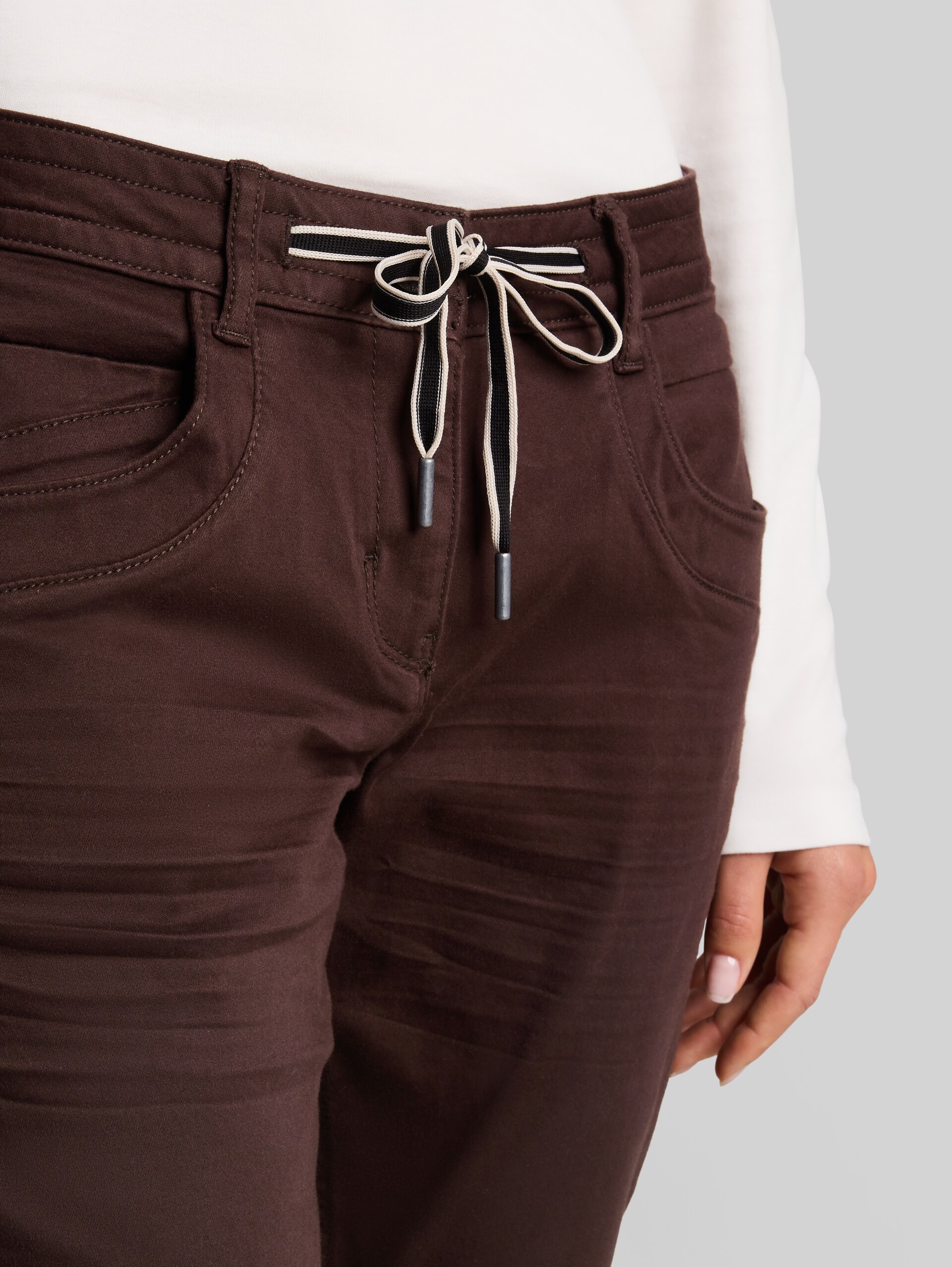 Tapered Relaxed Hose - java dark brown - Detail-Model-Ansicht