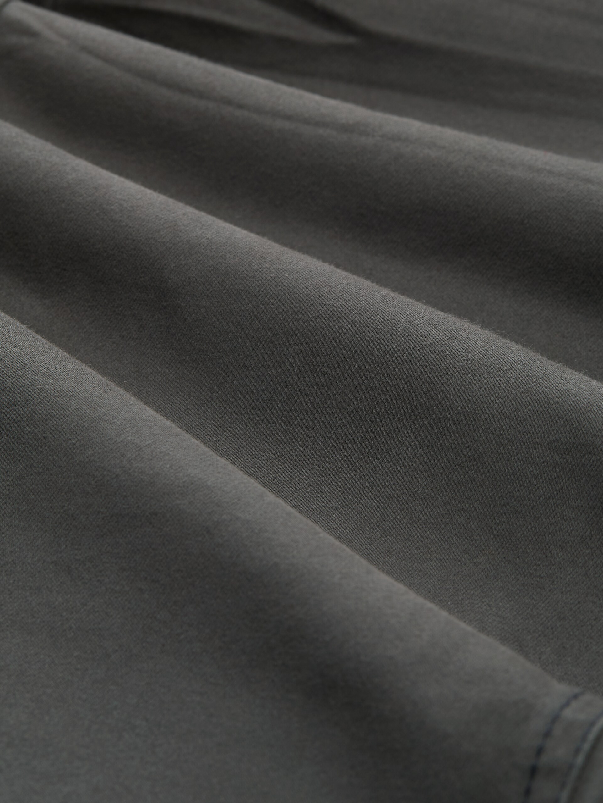 Tapered Relaxed Hose - Darkest Olive - Material-Ansicht