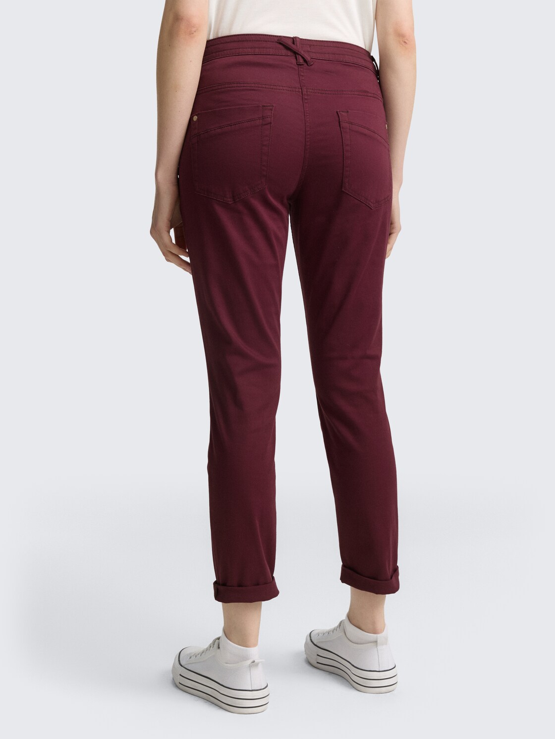 Tapered relaxed trousers - bordeaux red - Neckline model-back view