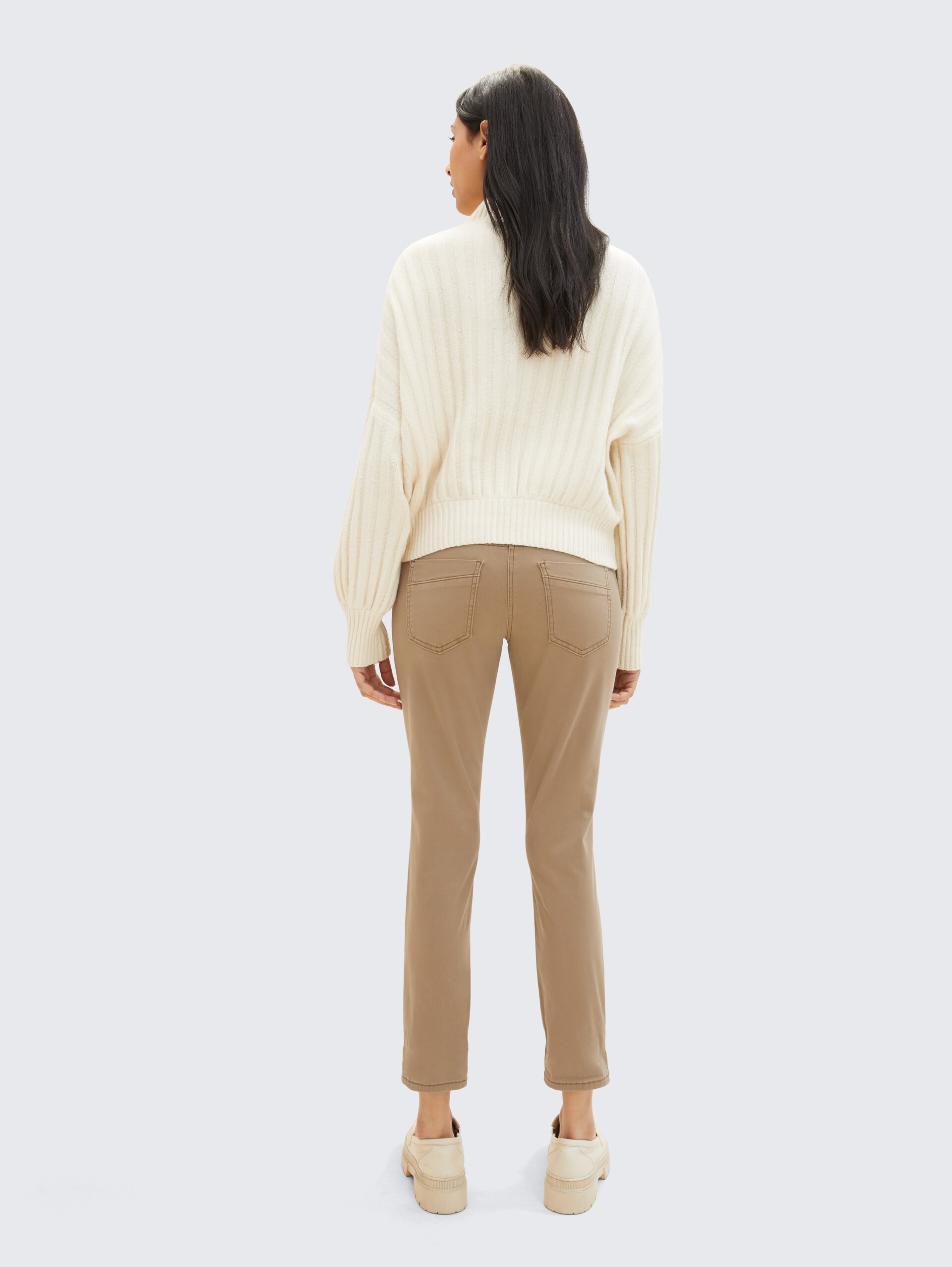 Tapered Relaxed Hose - dark sepia - Auschnitt Model-Rückansicht