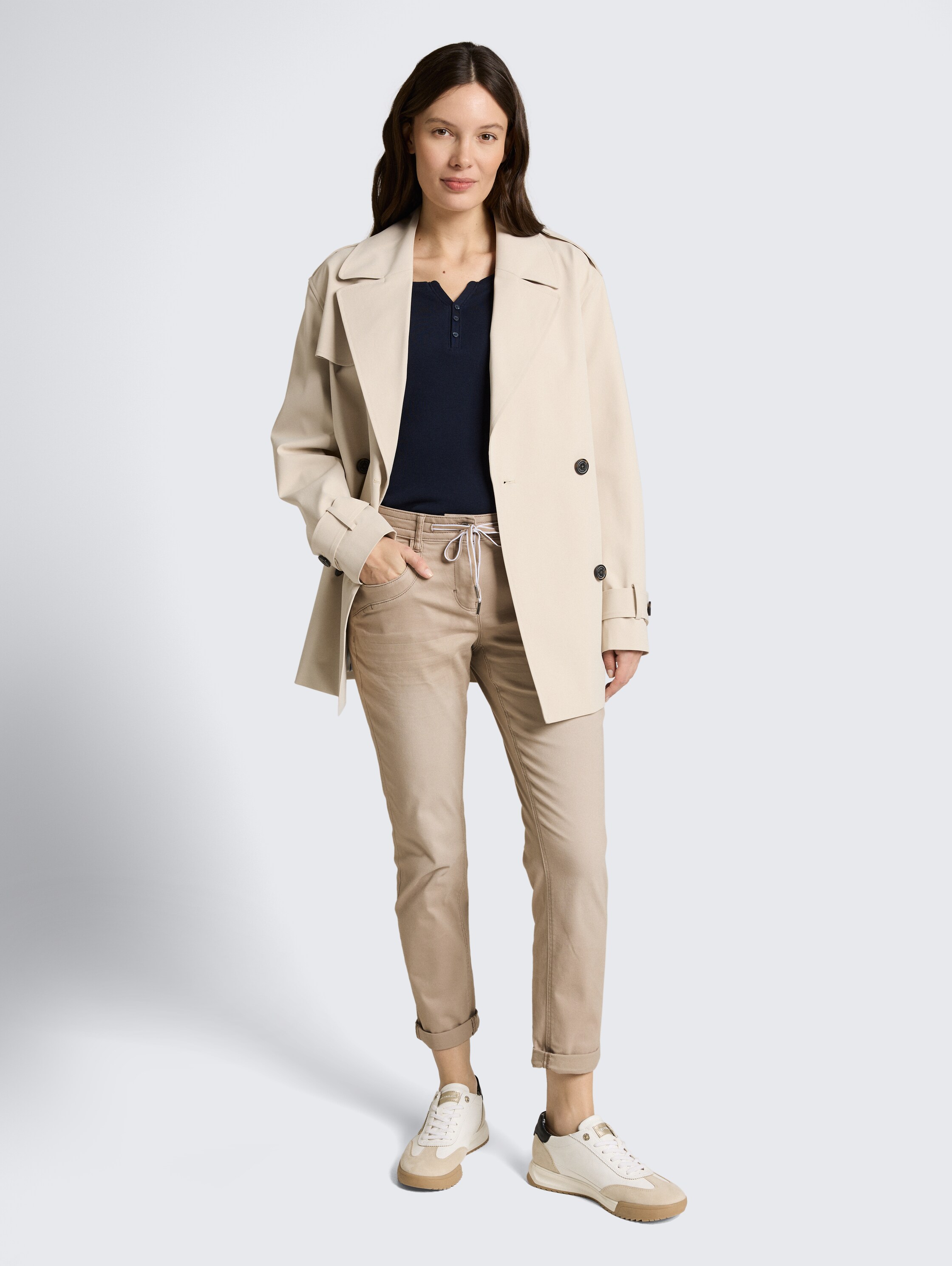 Tapered Relaxed Hose - soft taupe grey - Model-Vorderansicht