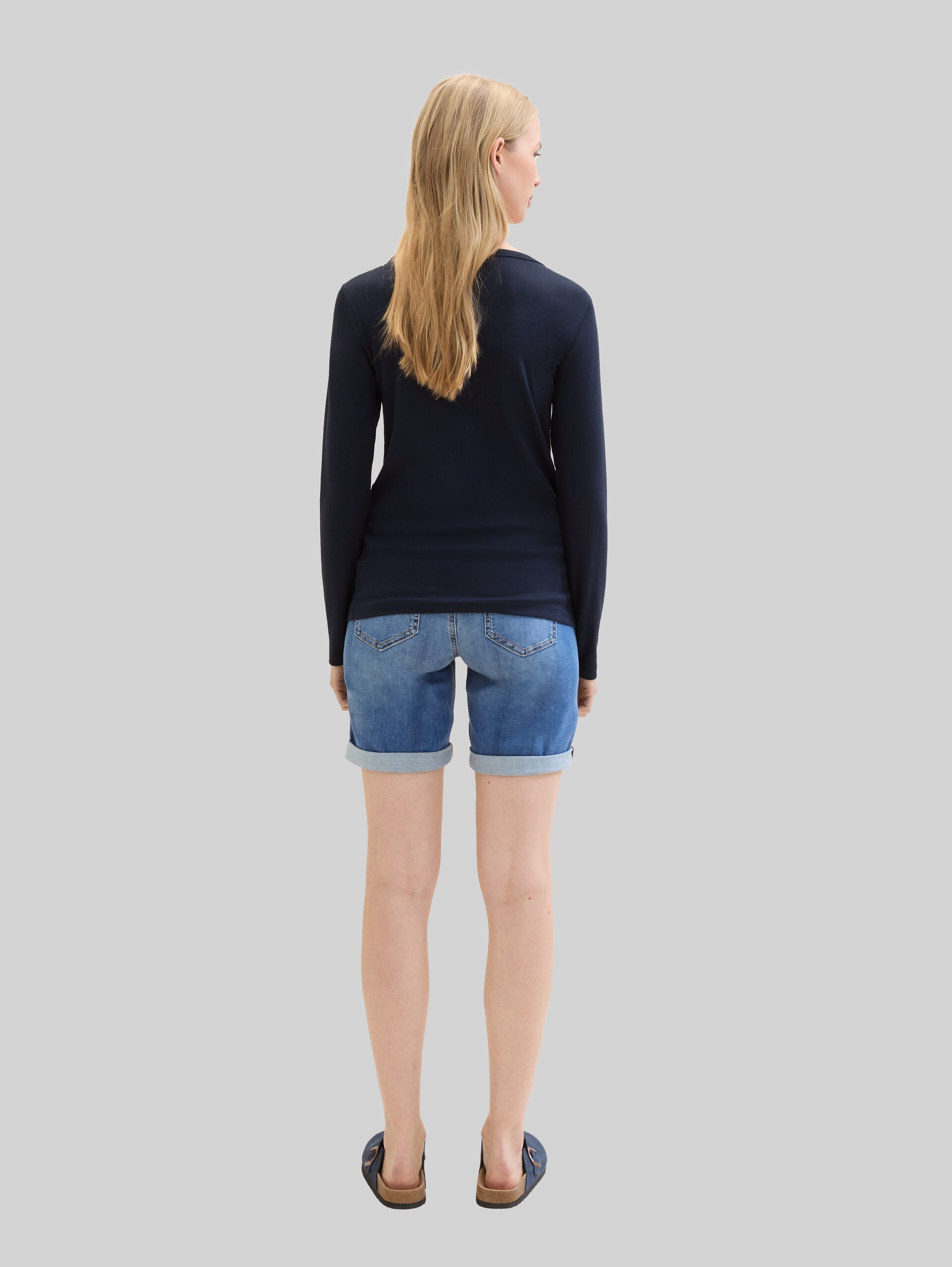 TTALEXA Jeans Bermuda - light stone wash denim - Auschnitt Model-Rückansicht
