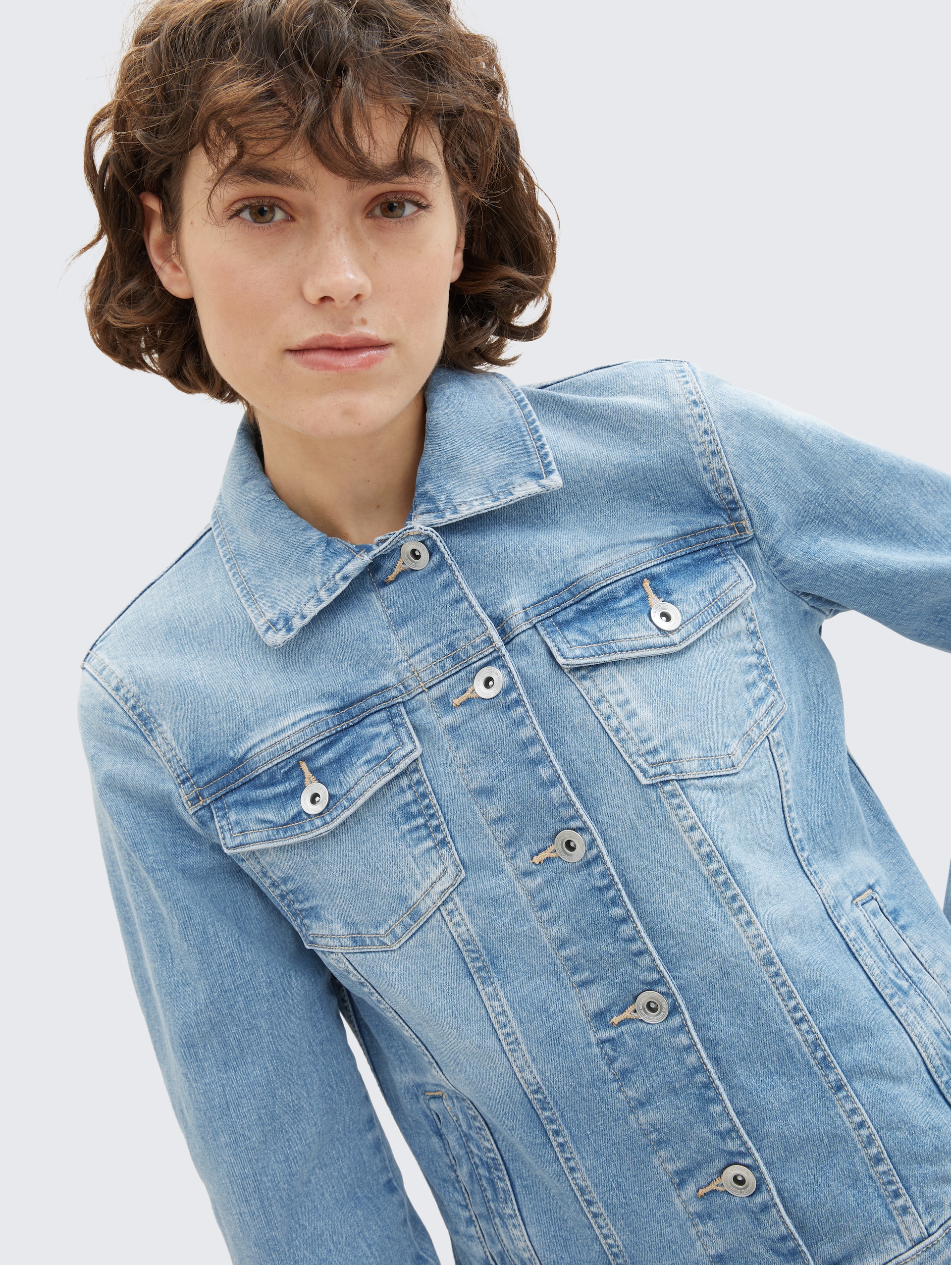 Denim jacket with recycled cotton - Light Stone Blue Denim - Detail model view