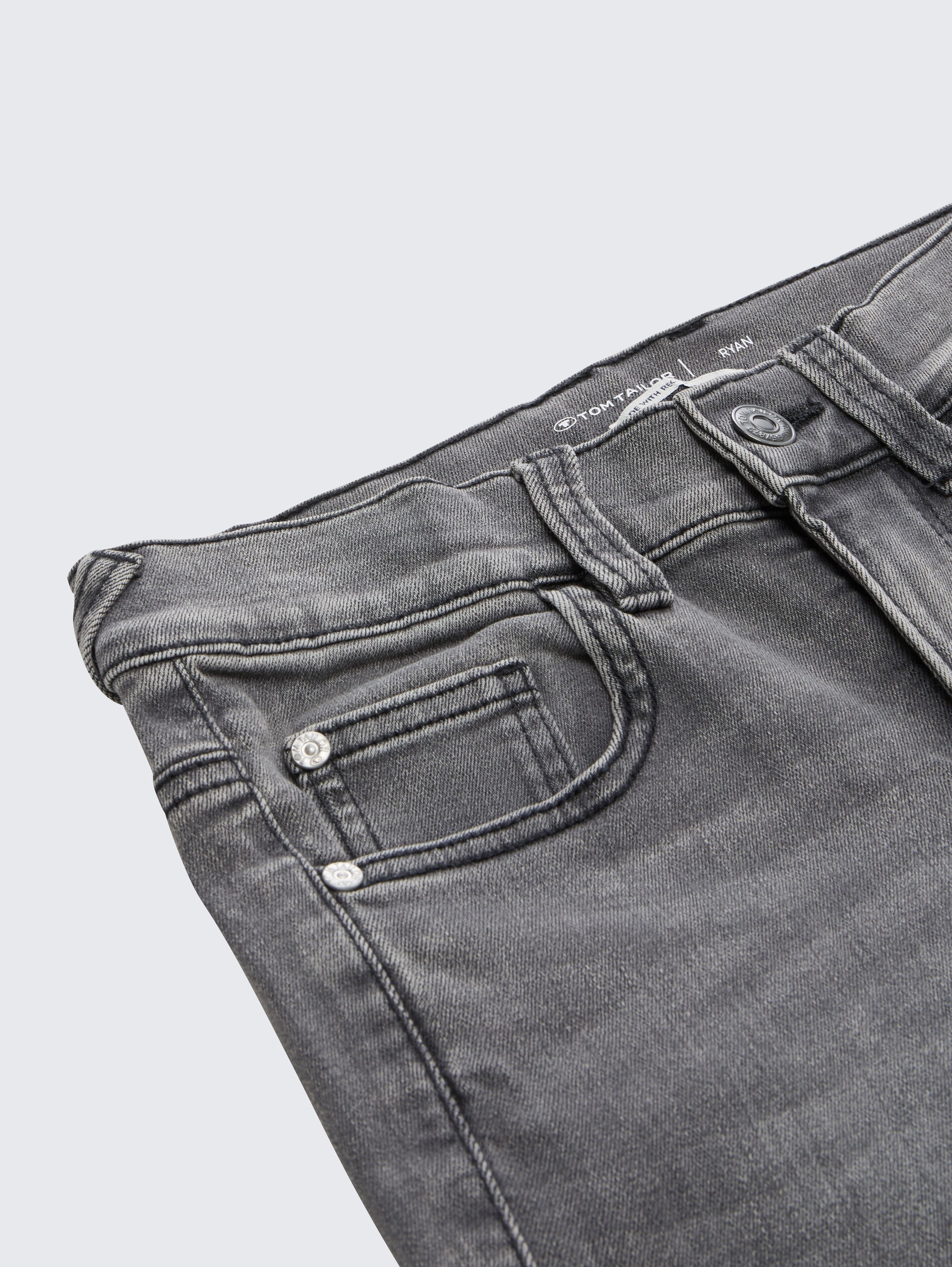 TTRYAN Jeans mit Stretch - grey denim - Detail-Model-Ansicht