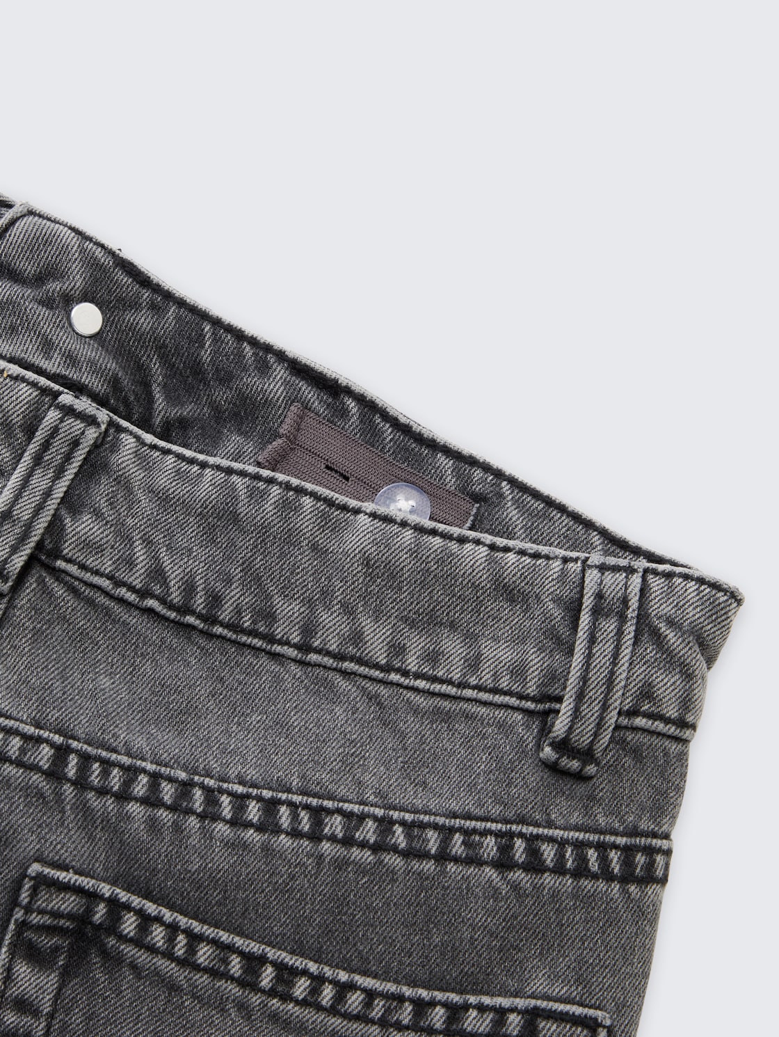 Baggy Jeans - used mid stone grey denim - Detail model view