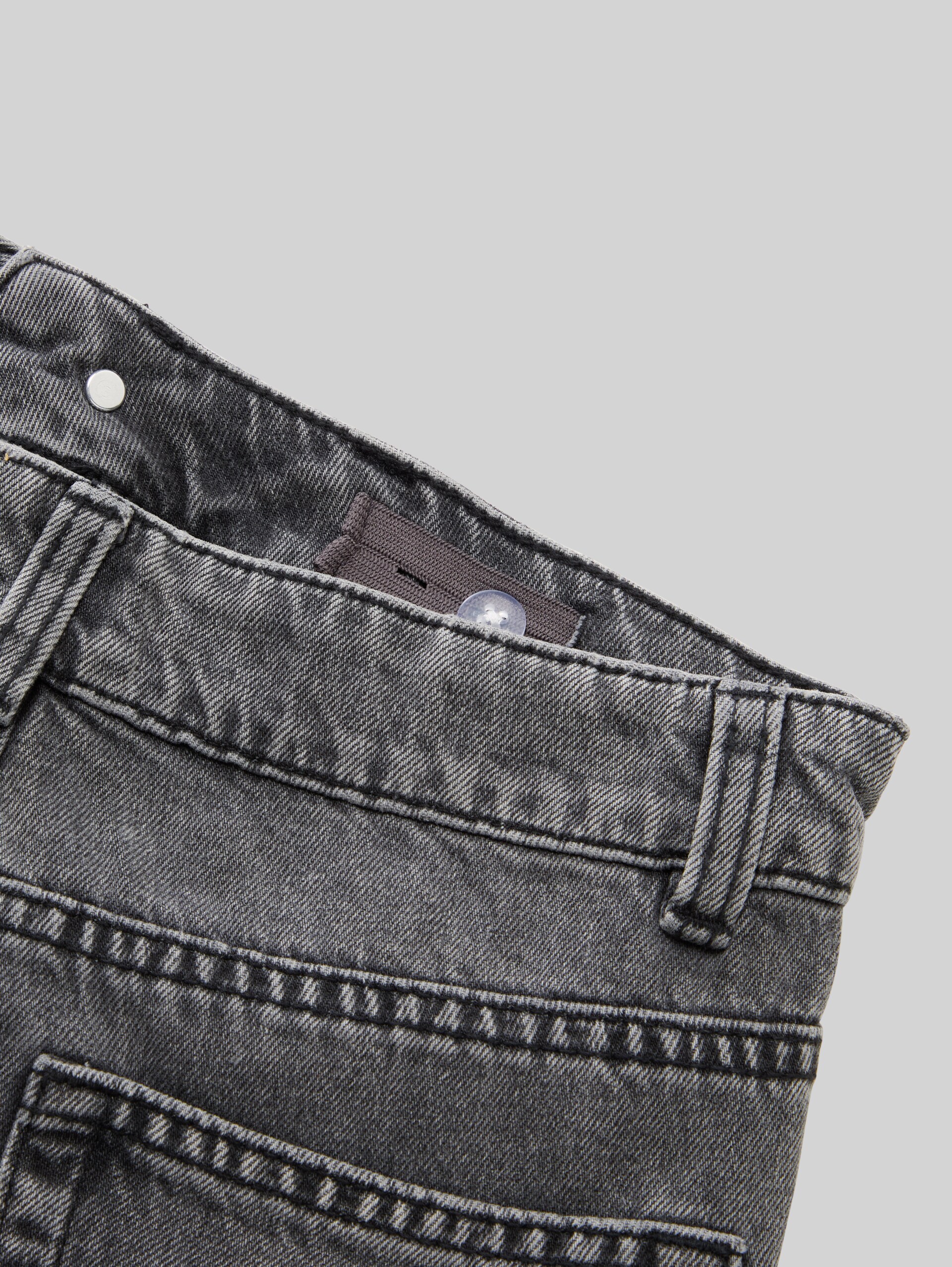 Baggy Jeans - used mid stone grey denim - Detail model view