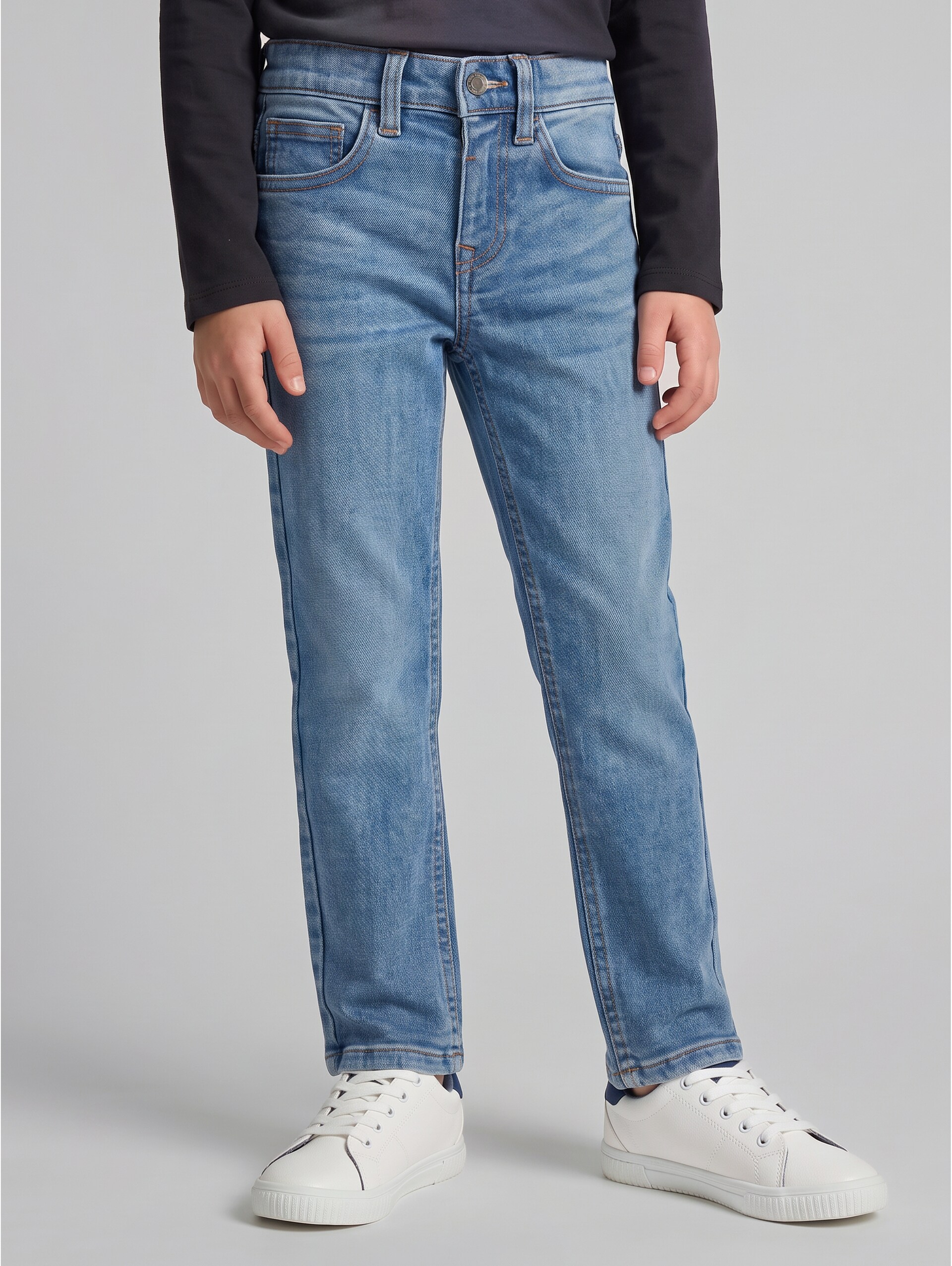 TIM SLIM Jeans mit Stretch - Stone Blue Denim - Ausschnitt Model-Vorderansicht