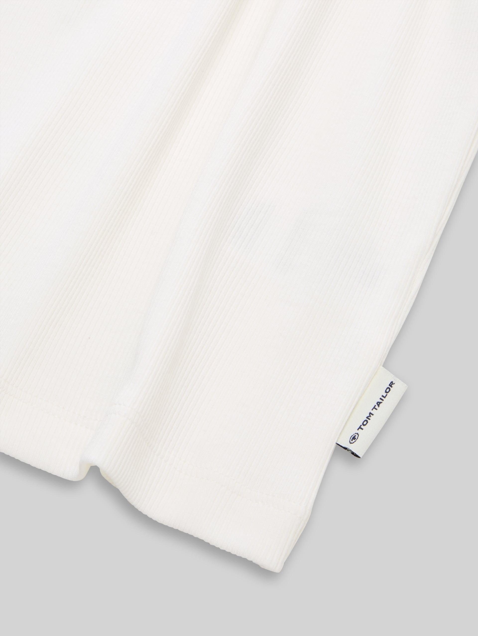 Cropped T-shirt met geribde structuur - Whisper White - Detailaanzicht model