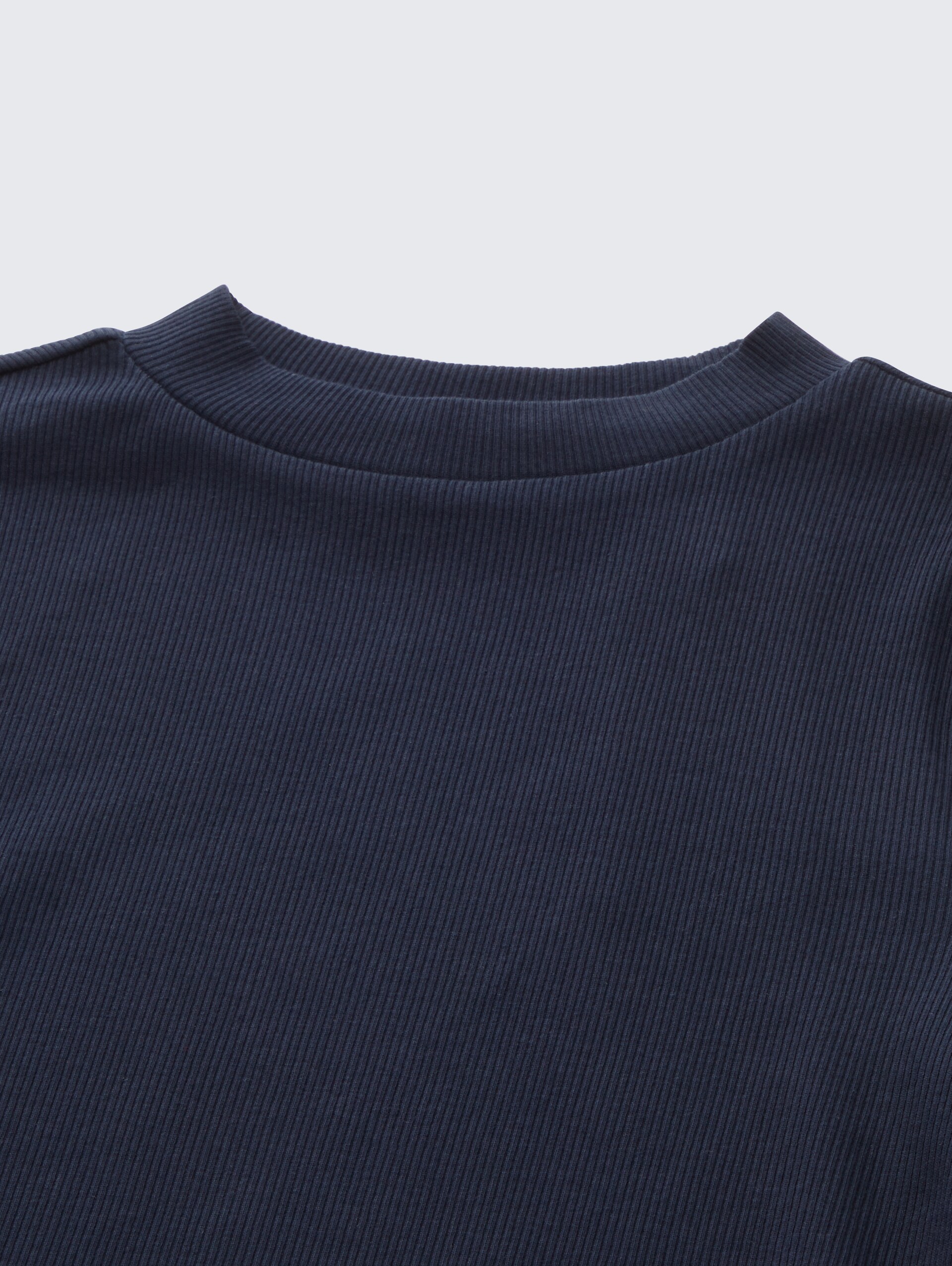 Cropped T-Shirt mit Rippstruktur - sky captain blue - Detail-Model-Ansicht