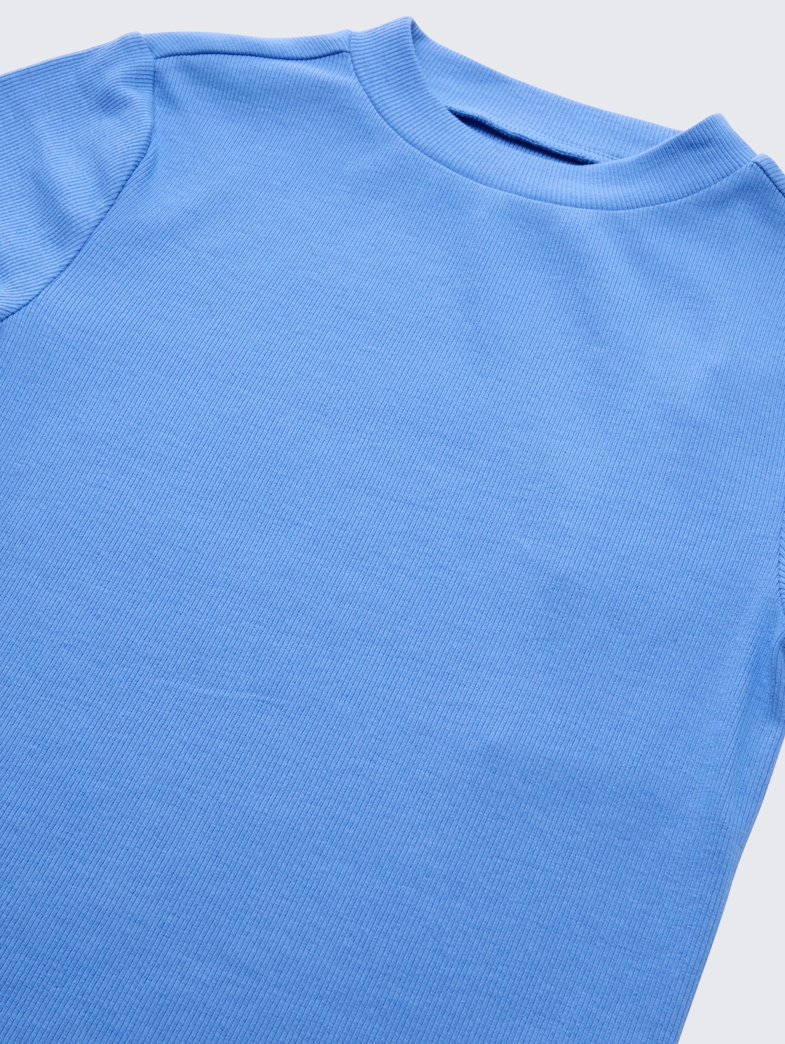 Cropped T-Shirt mit Rippstruktur - sicilian blue - Detail-Model-Ansicht