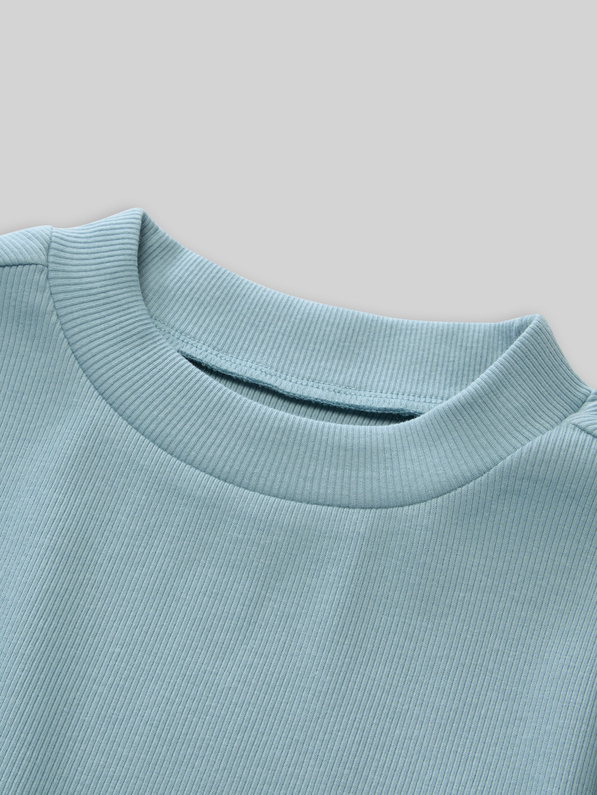 Cropped T-Shirt mit Rippstruktur - tourmaline - Detail-Model-Ansicht