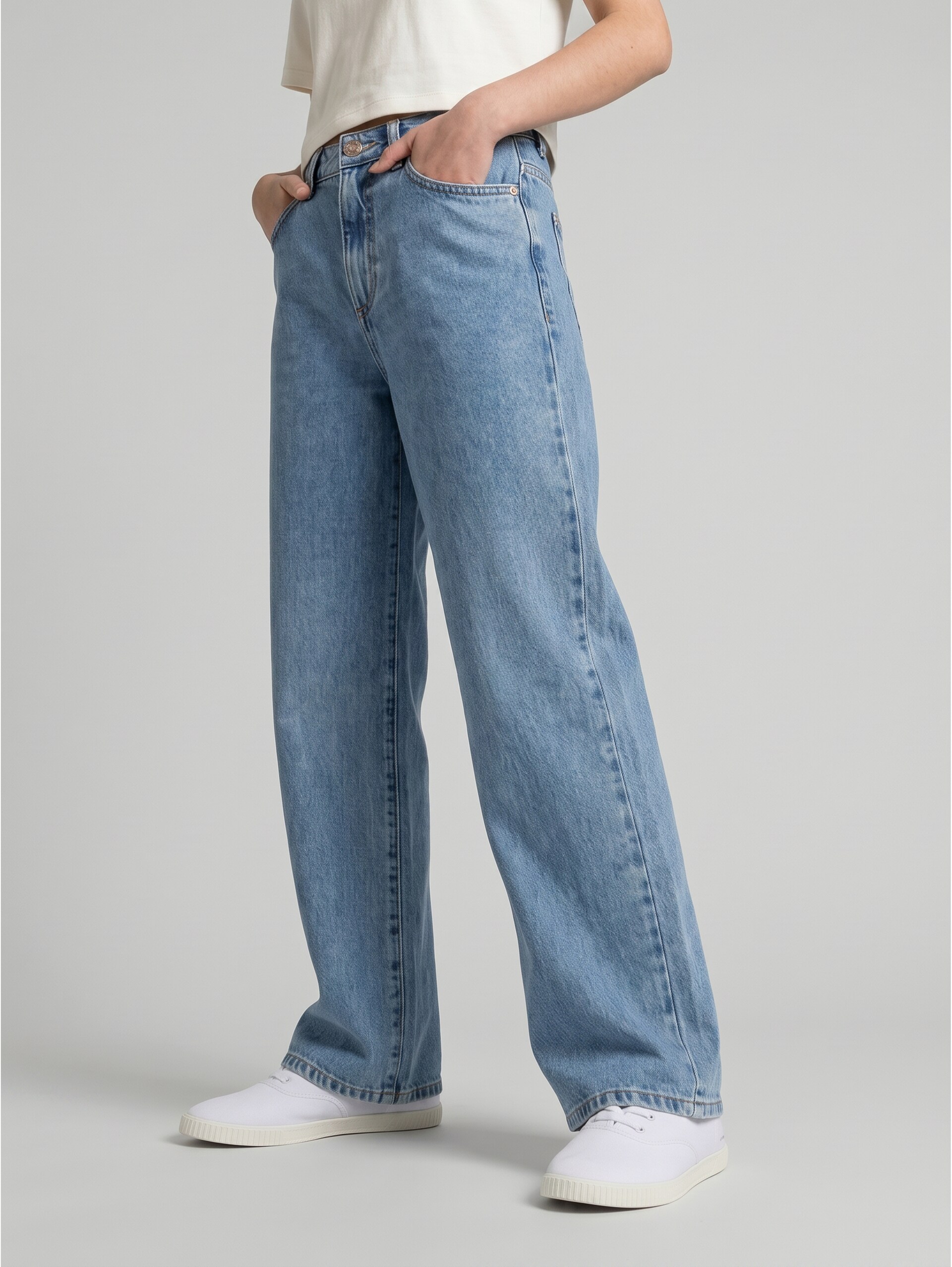 Wide Leg Jeans - mid stone bright blue denim - Ausschnitt Model-Vorderansicht