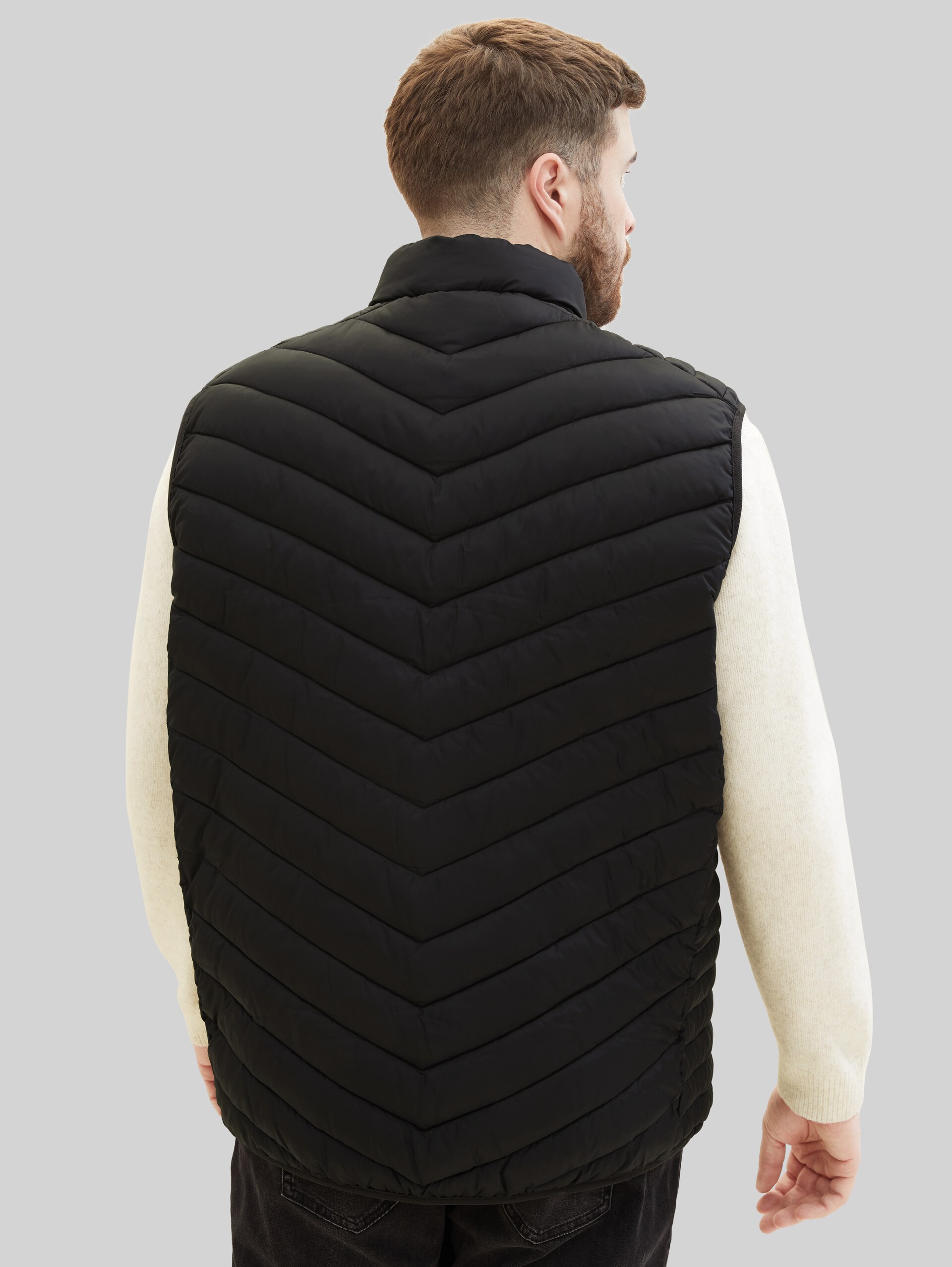 Plus Size - Lightweight Weste - Black - Model-Rückansicht