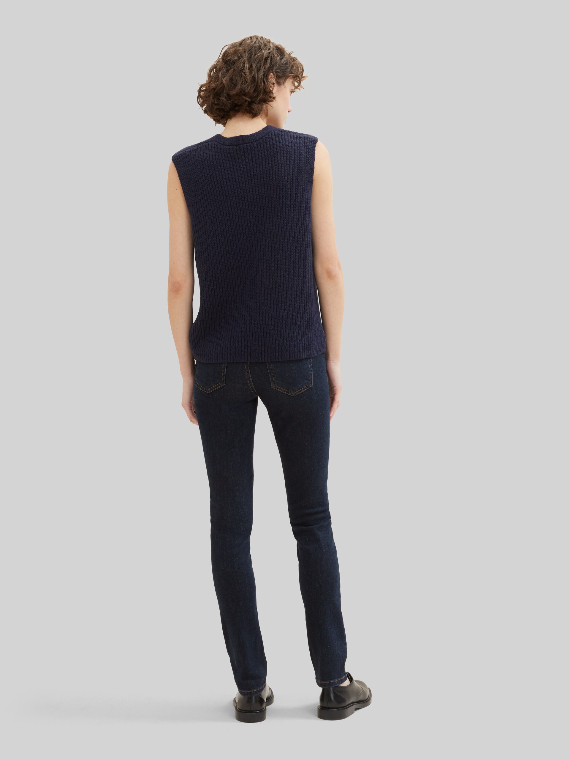 TTALEXA SLIM jeans - Clean Rinsed Blue Denim - Neckline model-back view