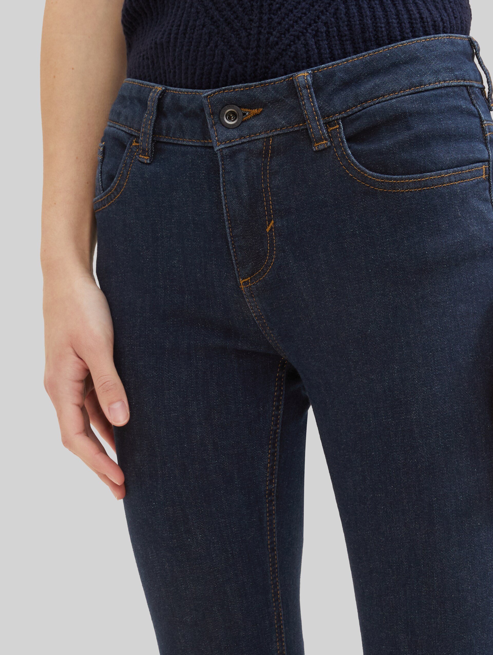 TTALEXA SLIM jeans - Clean Rinsed Blue Denim - Detail model view