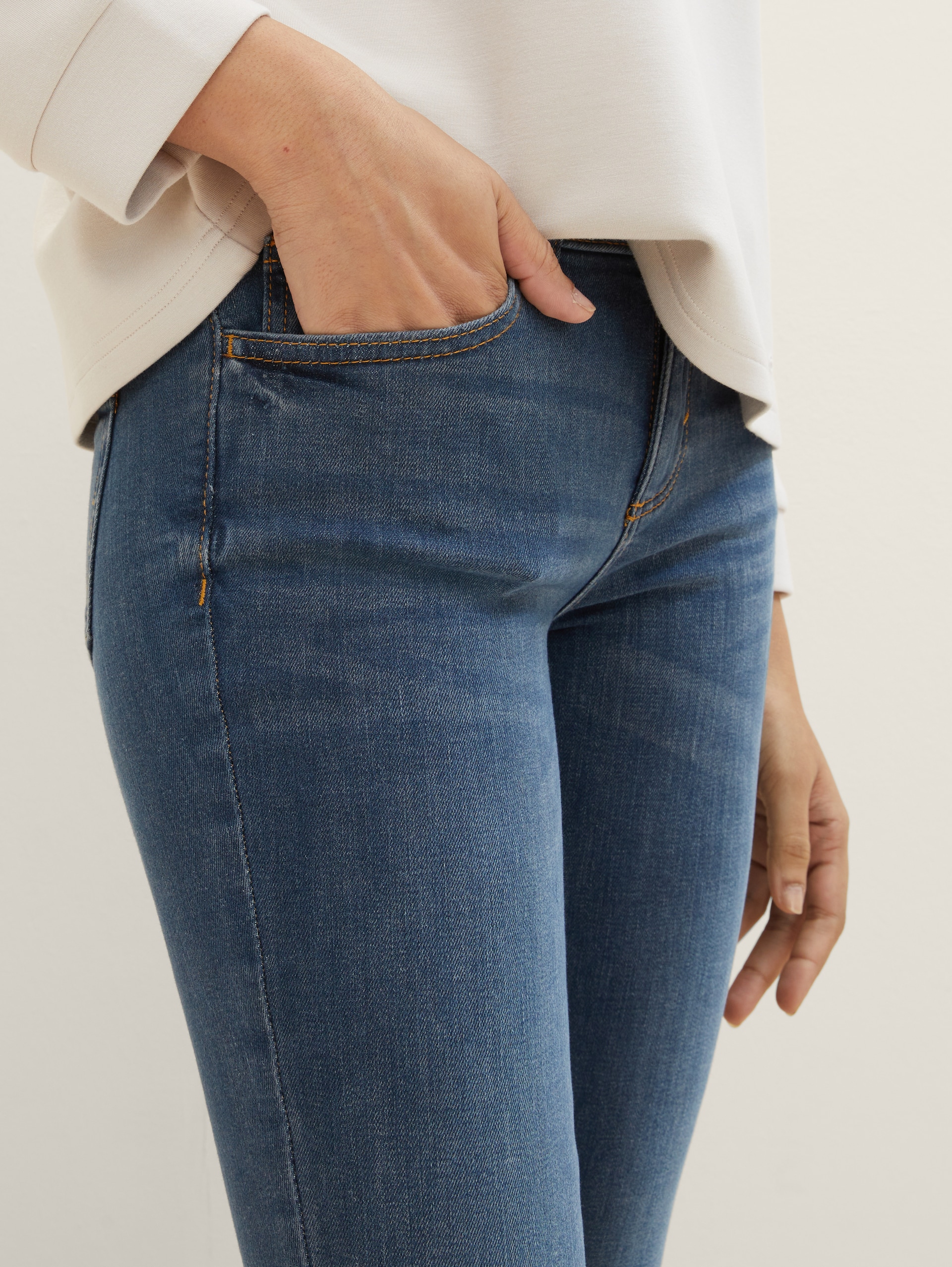 TTALEXA SLIM Jeans - mid stone wash denim - Detail-Model-Ansicht